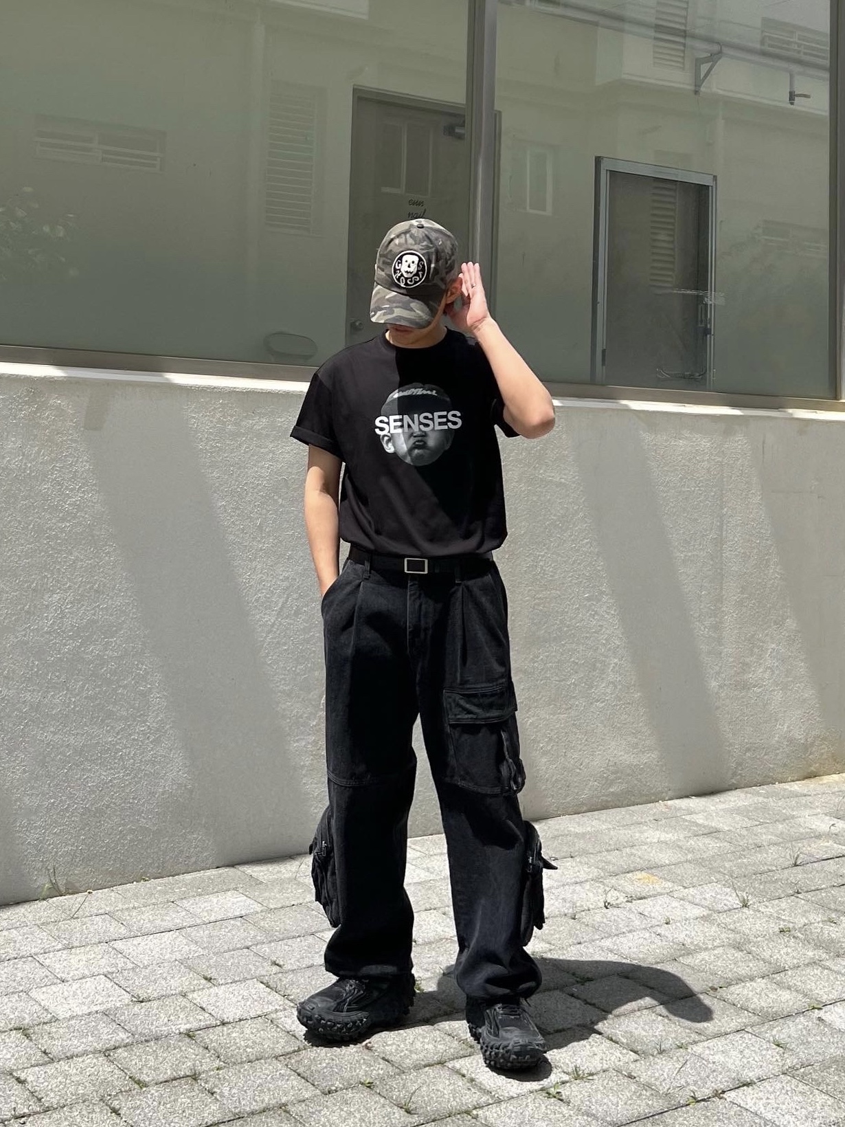 Balenciaga Defender Sneakers Black 착용 스타일 - 1