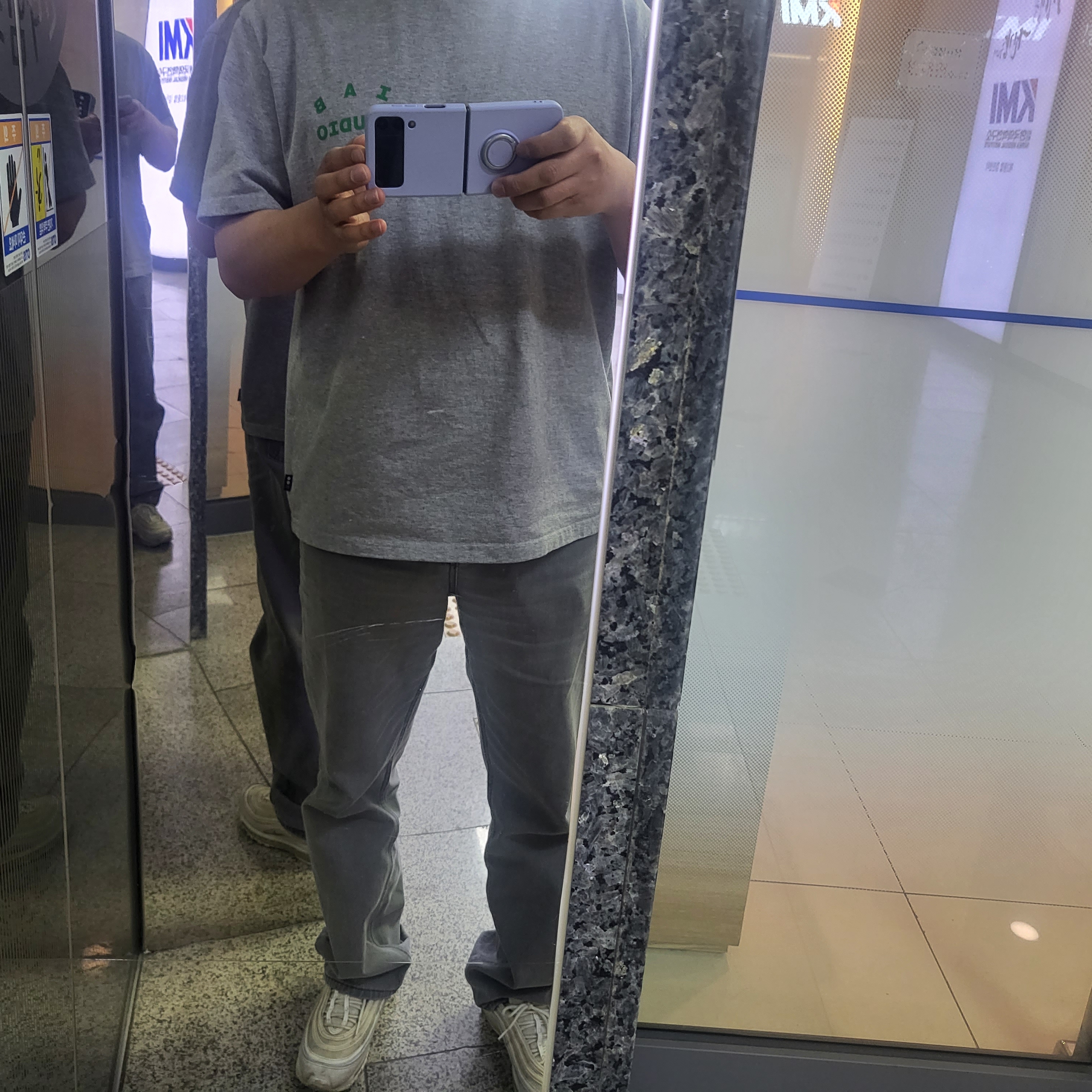 IAB Studio T-Shirt Gray Green - 22FW 착용 스타일 - 1