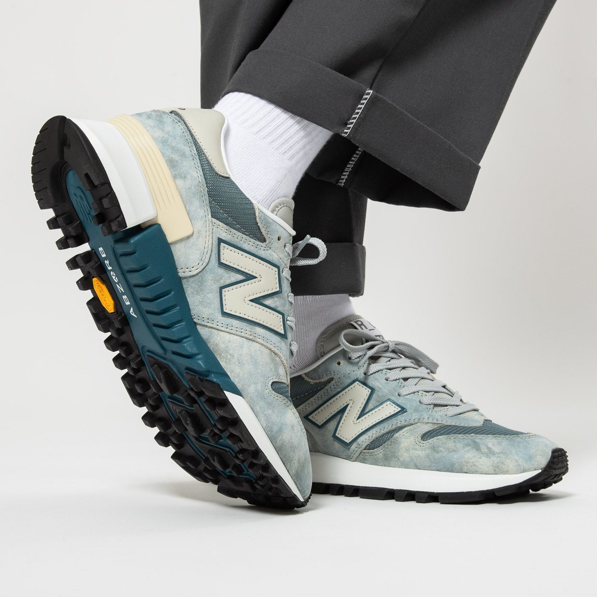 New Balance x Tokyo Design Studio R_C 1300 Grey Blue 착용 스타일 - 2
