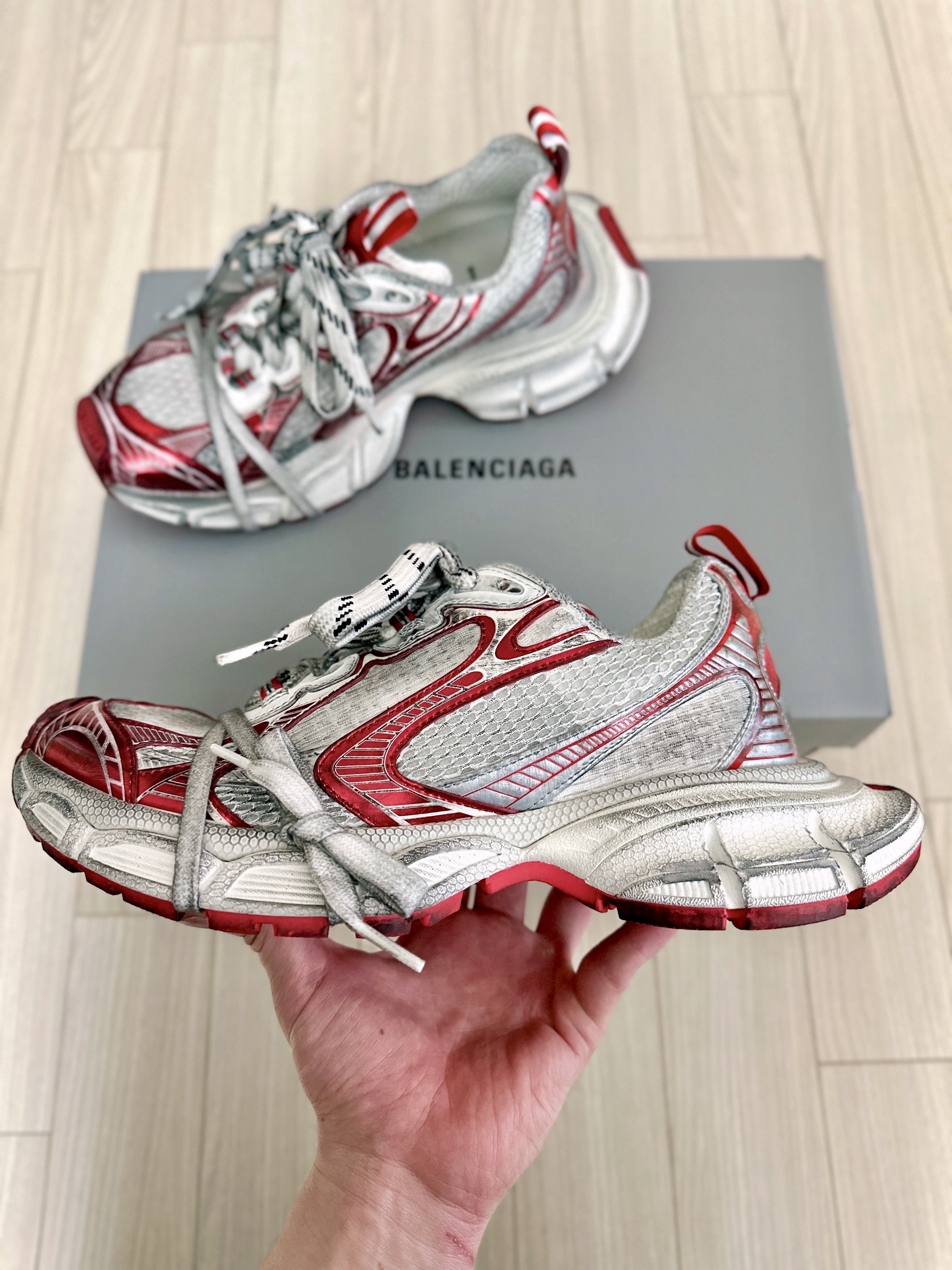 Balenciaga 3XL Sneakers White Red 착용 스타일 - 1