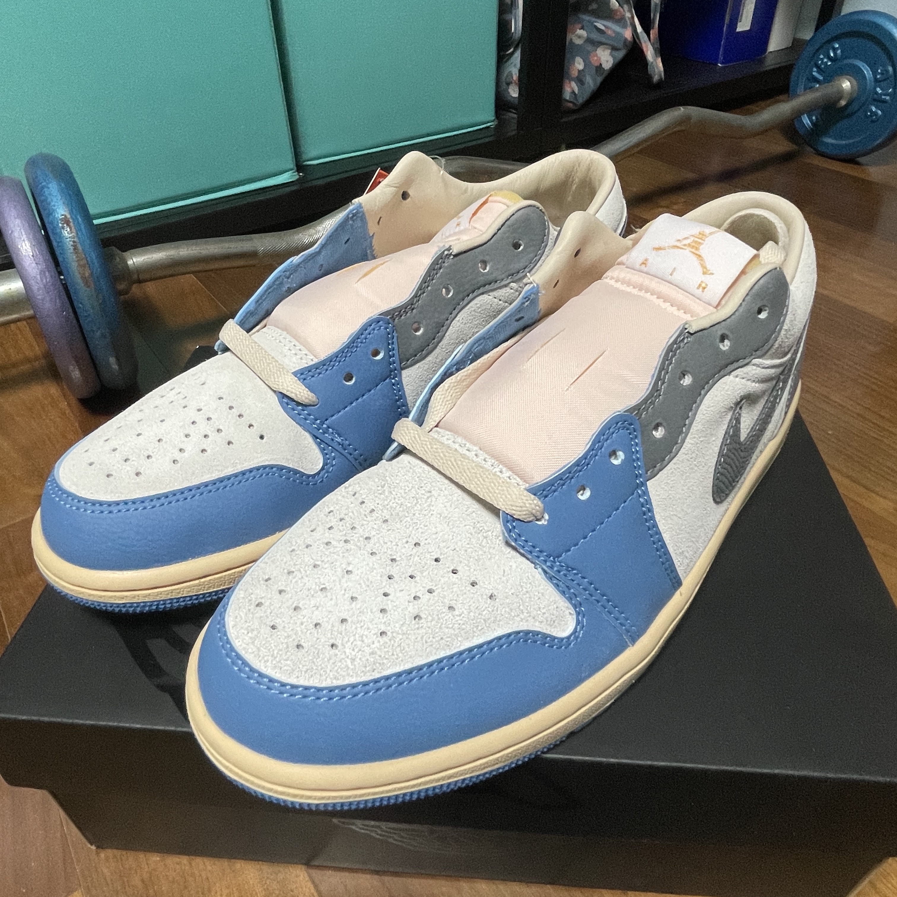 Jordan 1 Low SE Tokyo 96 착용 스타일 - 1