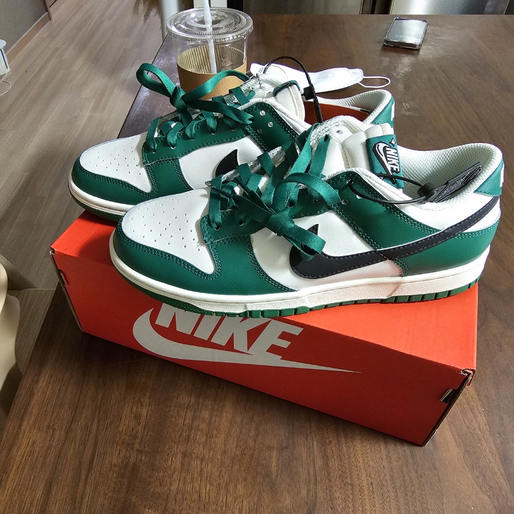 Nike Dunk Low Retro SE Jackpot Malachite 착용 스타일