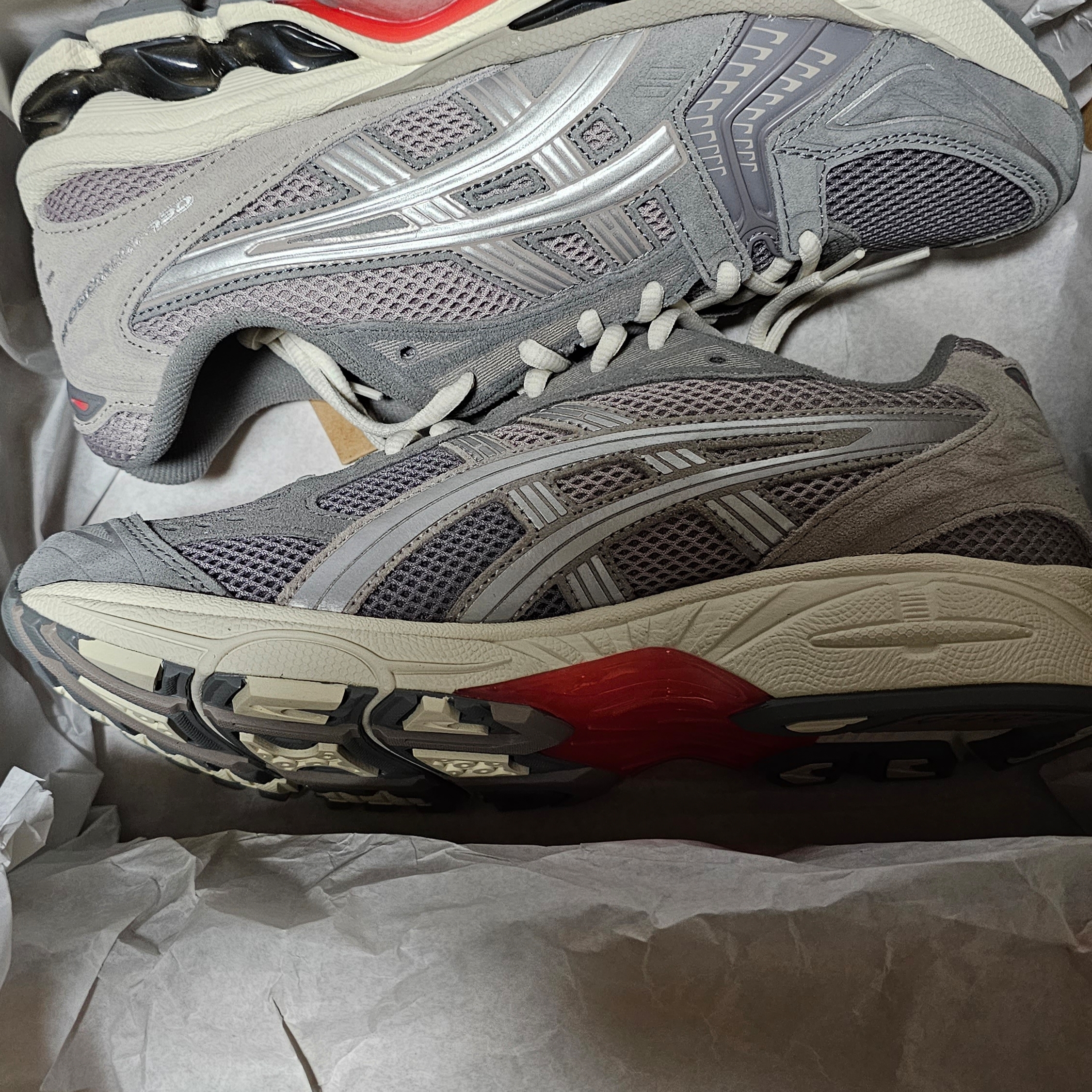 Asics Gel-Kayano 14 Clay Grey Pure Silver 착용 스타일