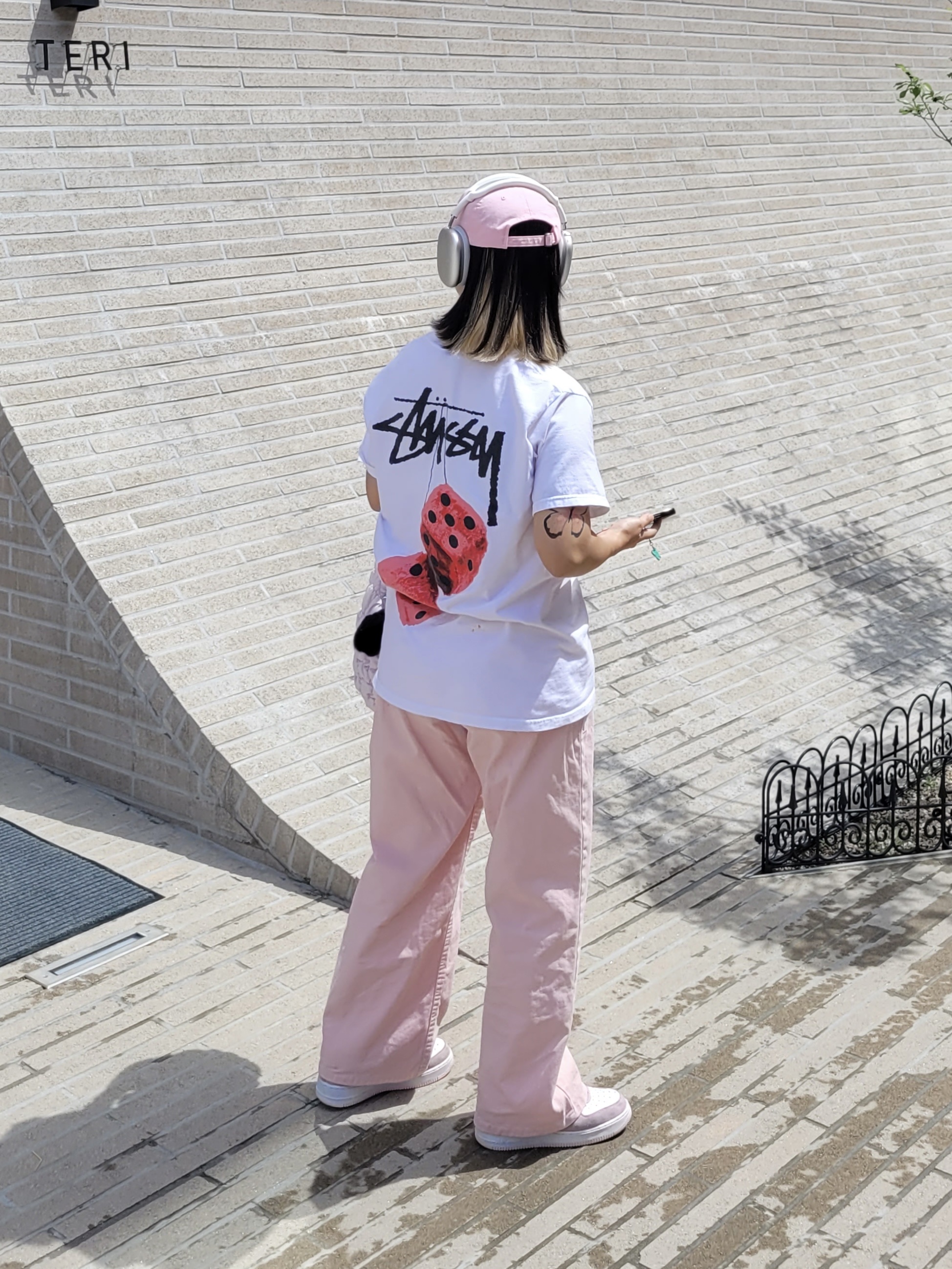 Nike Air Force 1 '07 QS Valentine's Day, Stussy Fuzzy Dice T-Shirt White 착용 스타일