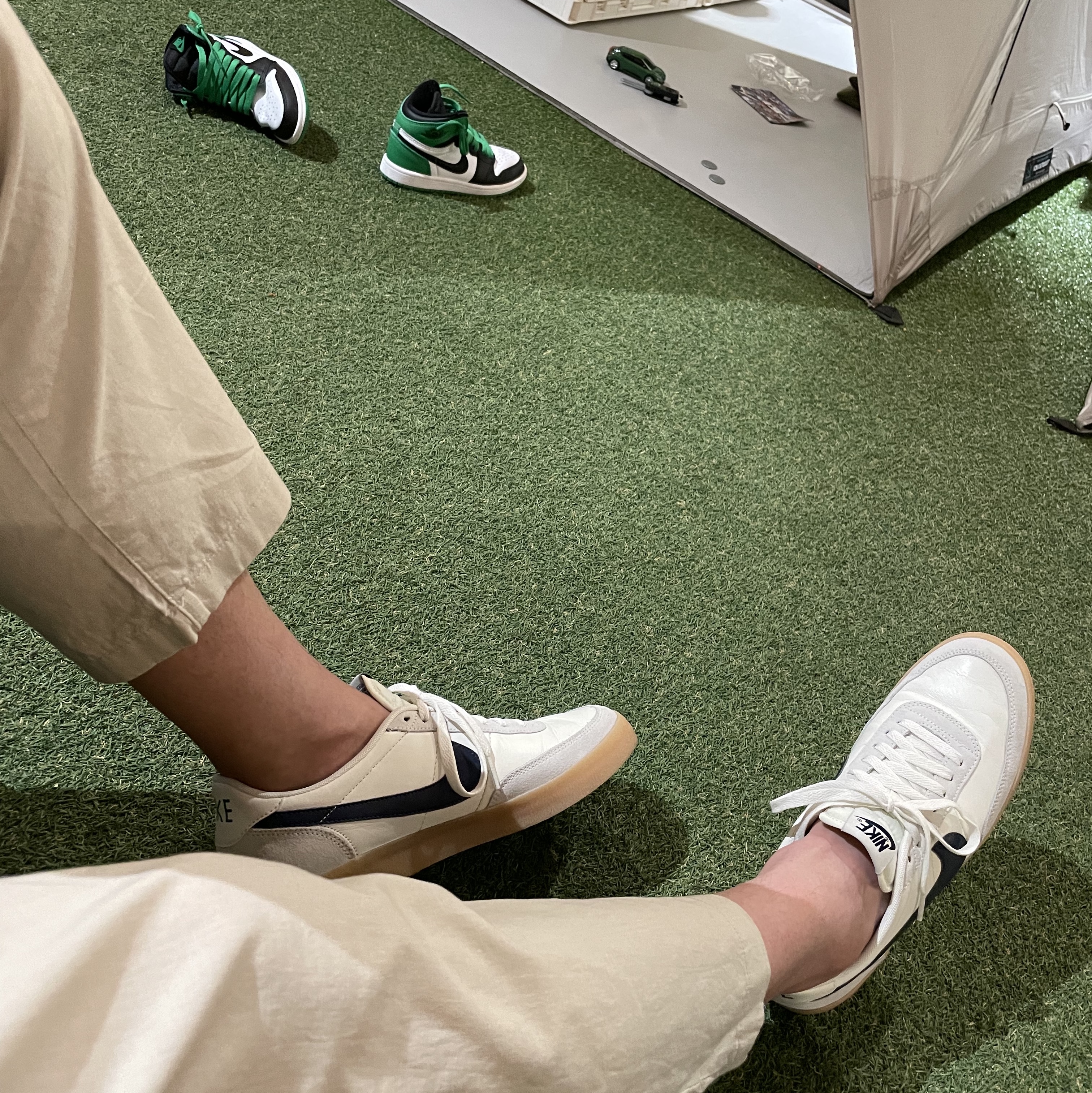 (PS) Jordan 1 Retro High OG Black and Lucky Green, Nike x J.Crew Killshot 2 Sail Midnight Navy 착용 스타일