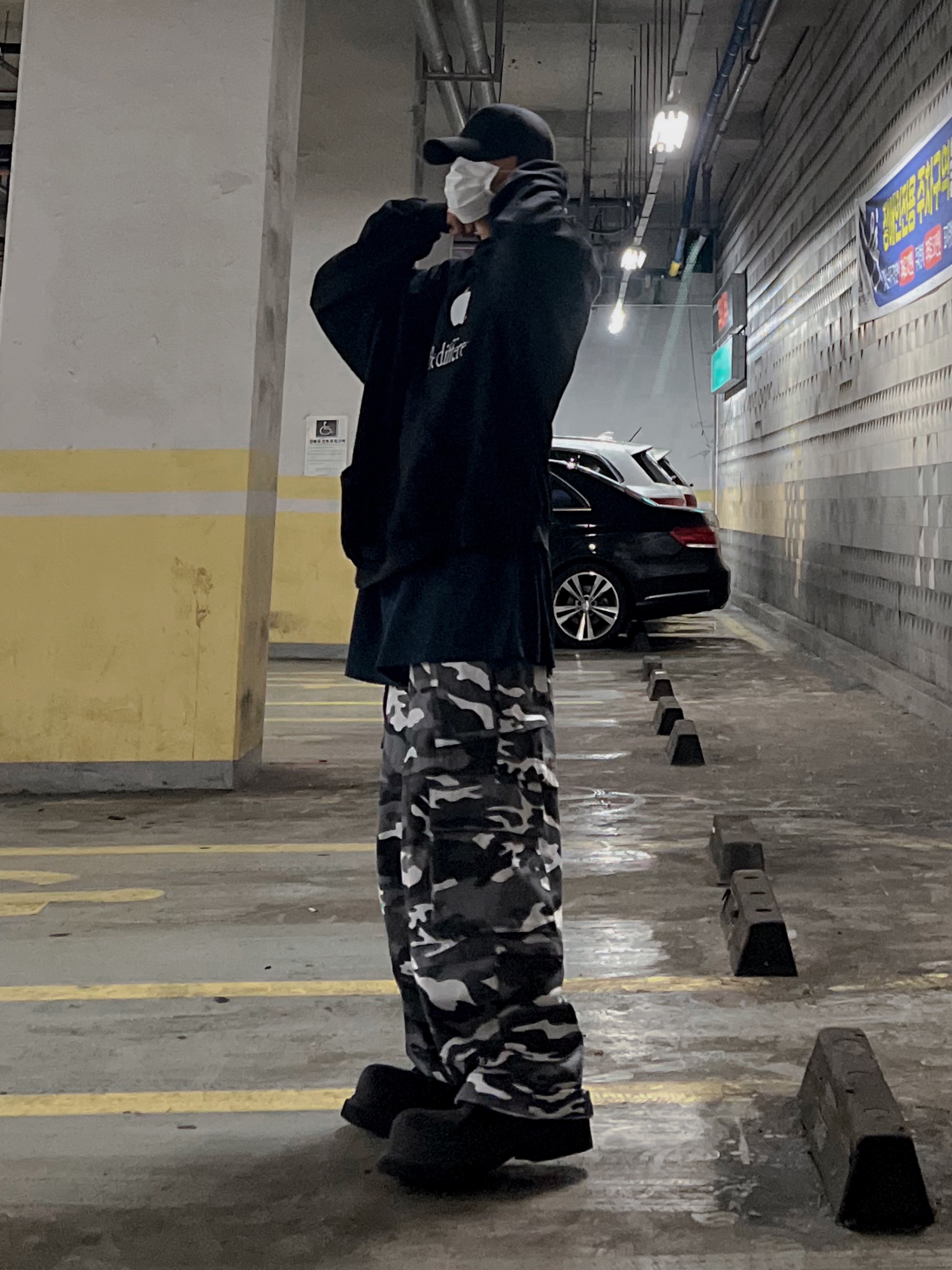 Project G/R Oversized Convertible Cargo Pants City Camo, Balenciaga Steroid Derby Black 착용 스타일 - 1