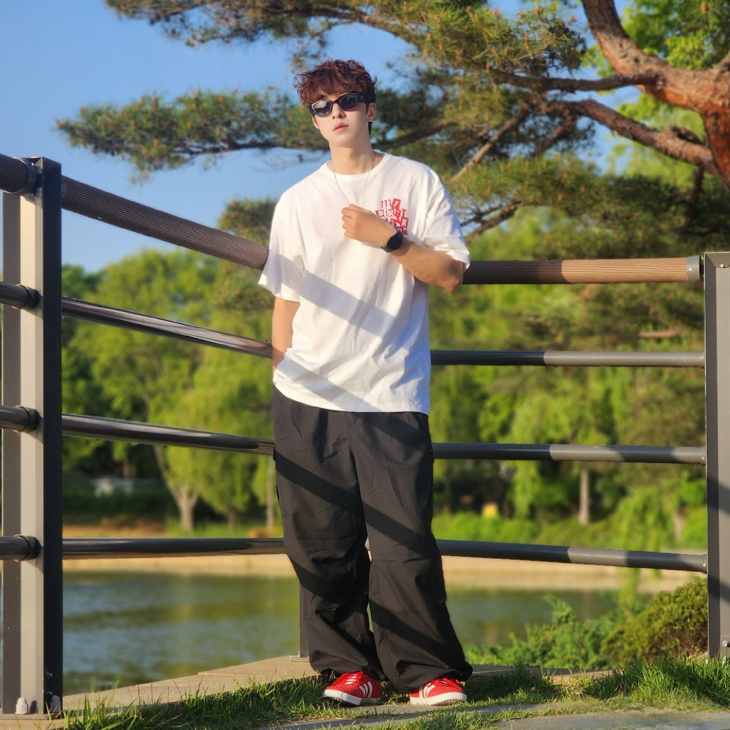 Adidas Gazelle Power Red 착용 스타일 - 4