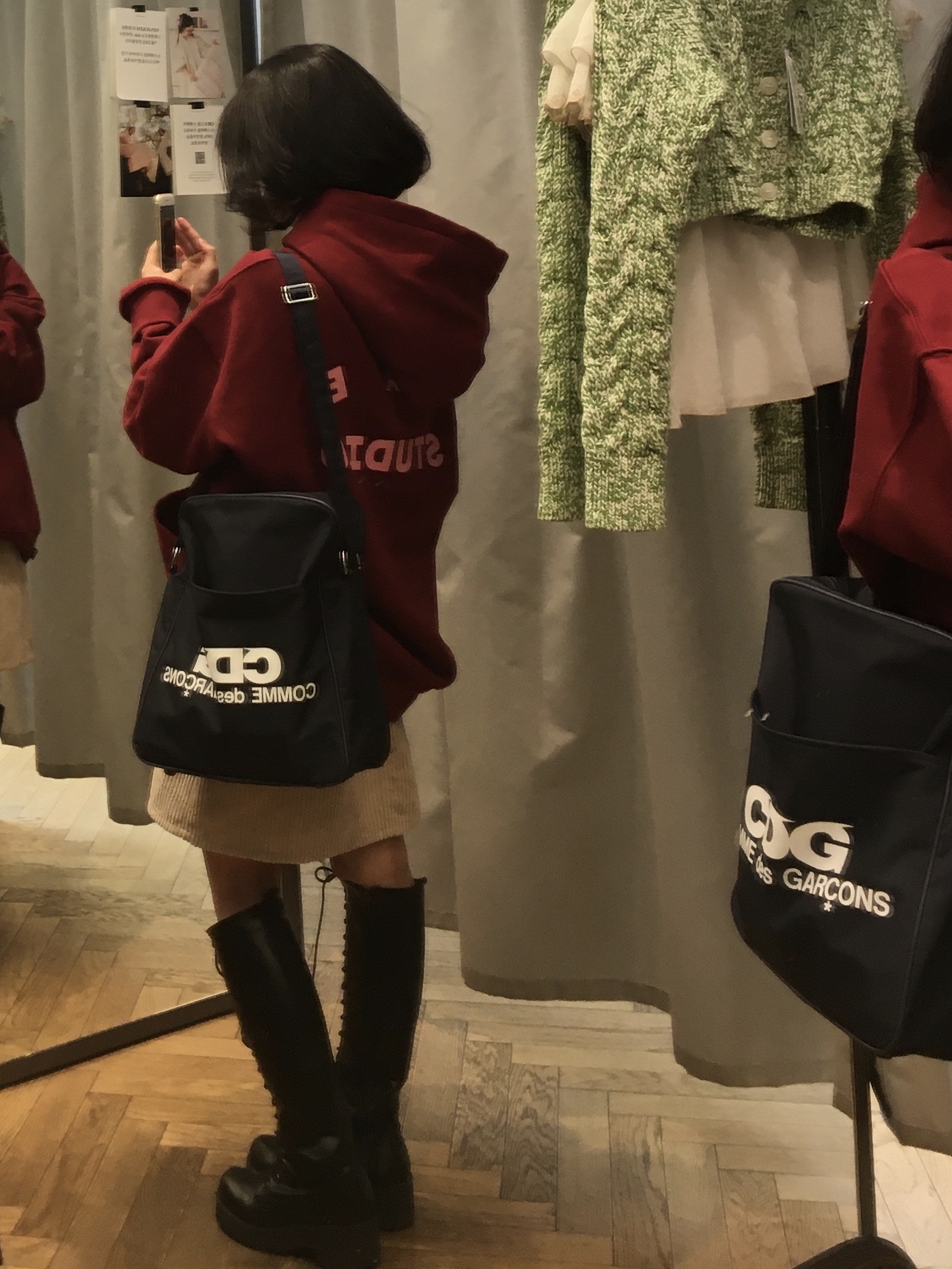 IAB Studio Hoodie Raspberry, CDG Shoulder Bag Black 착용 스타일