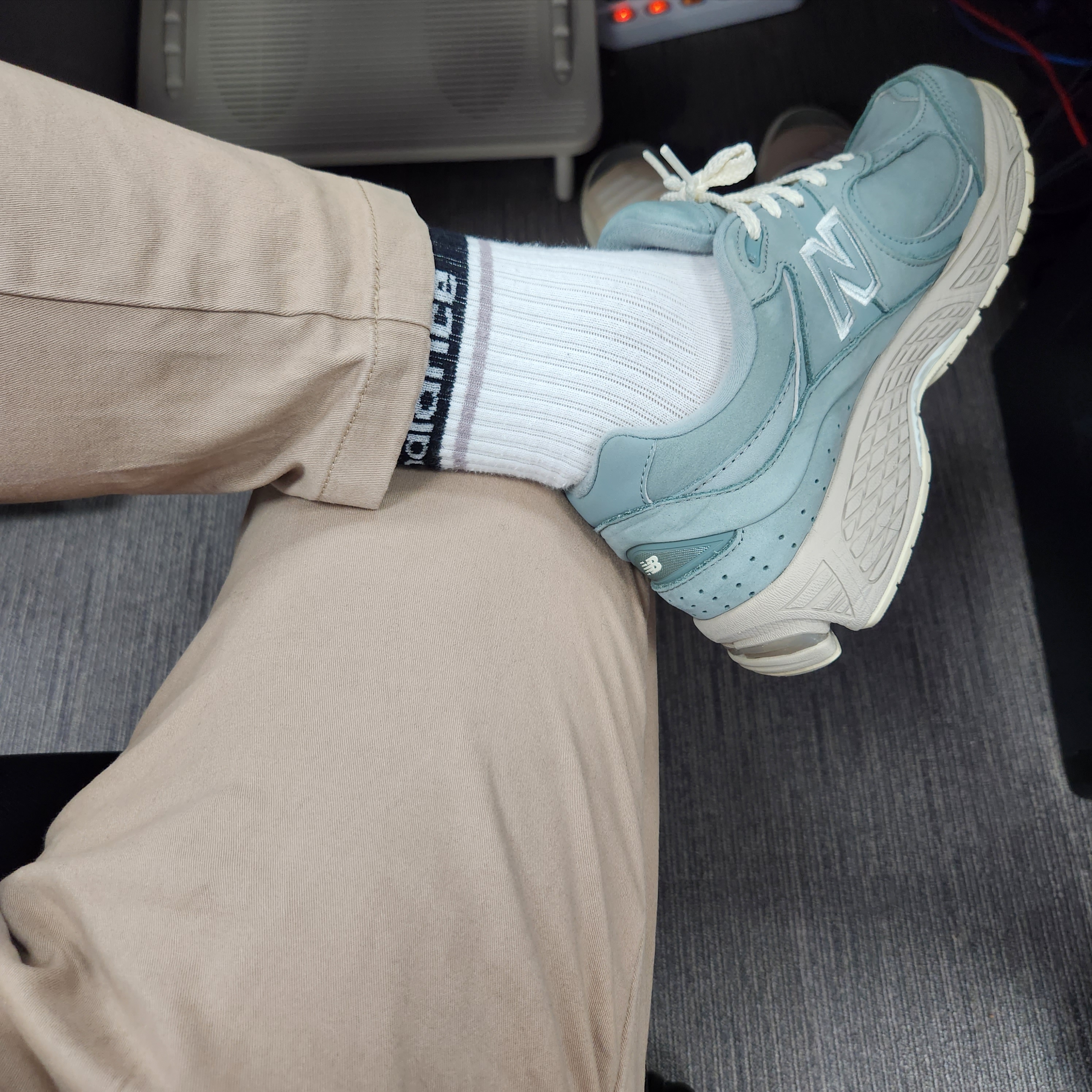 New Balance x Kith 2002R Slate Grey 착용 스타일