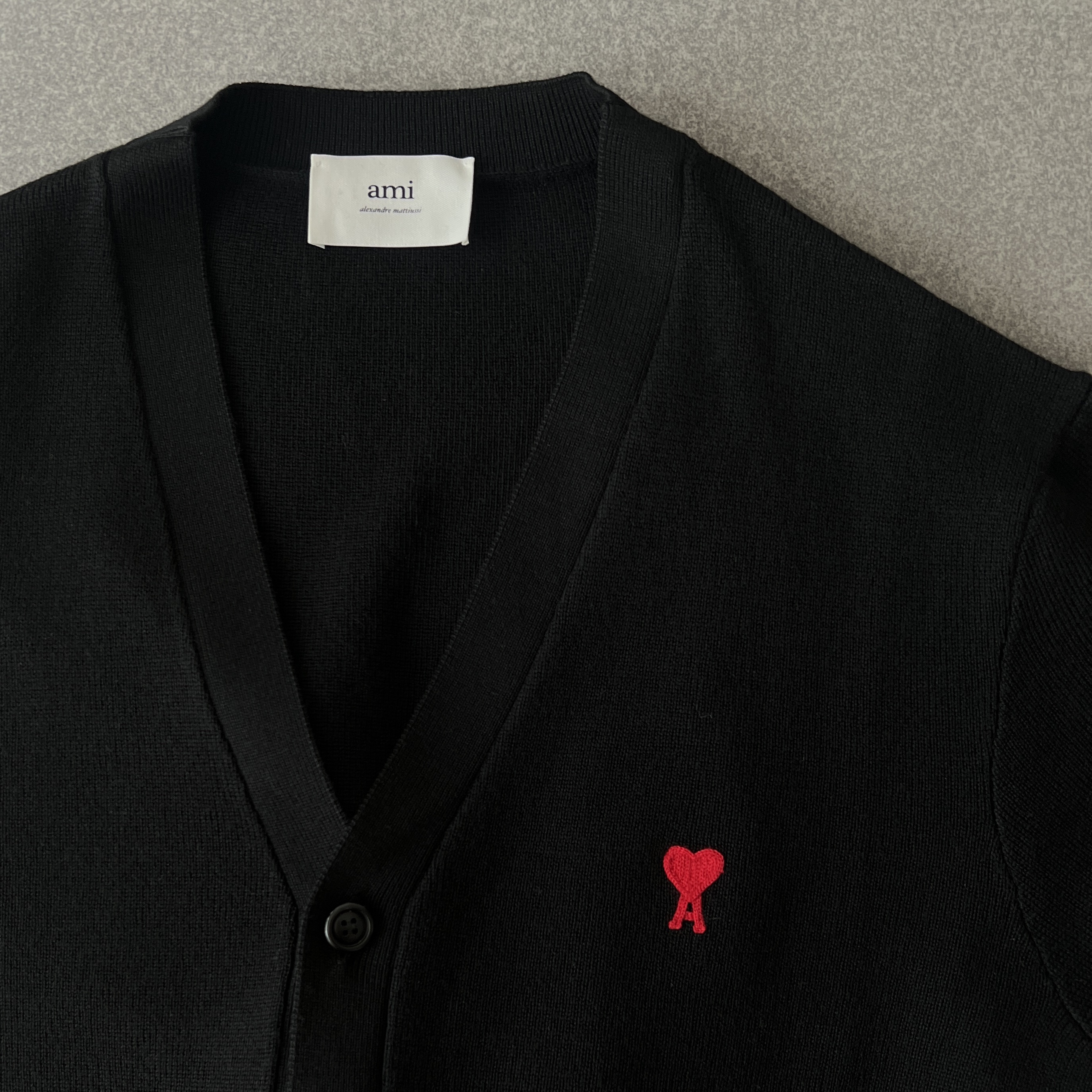 AMI de Coeur Wool Cardigan Black 착용 스타일
