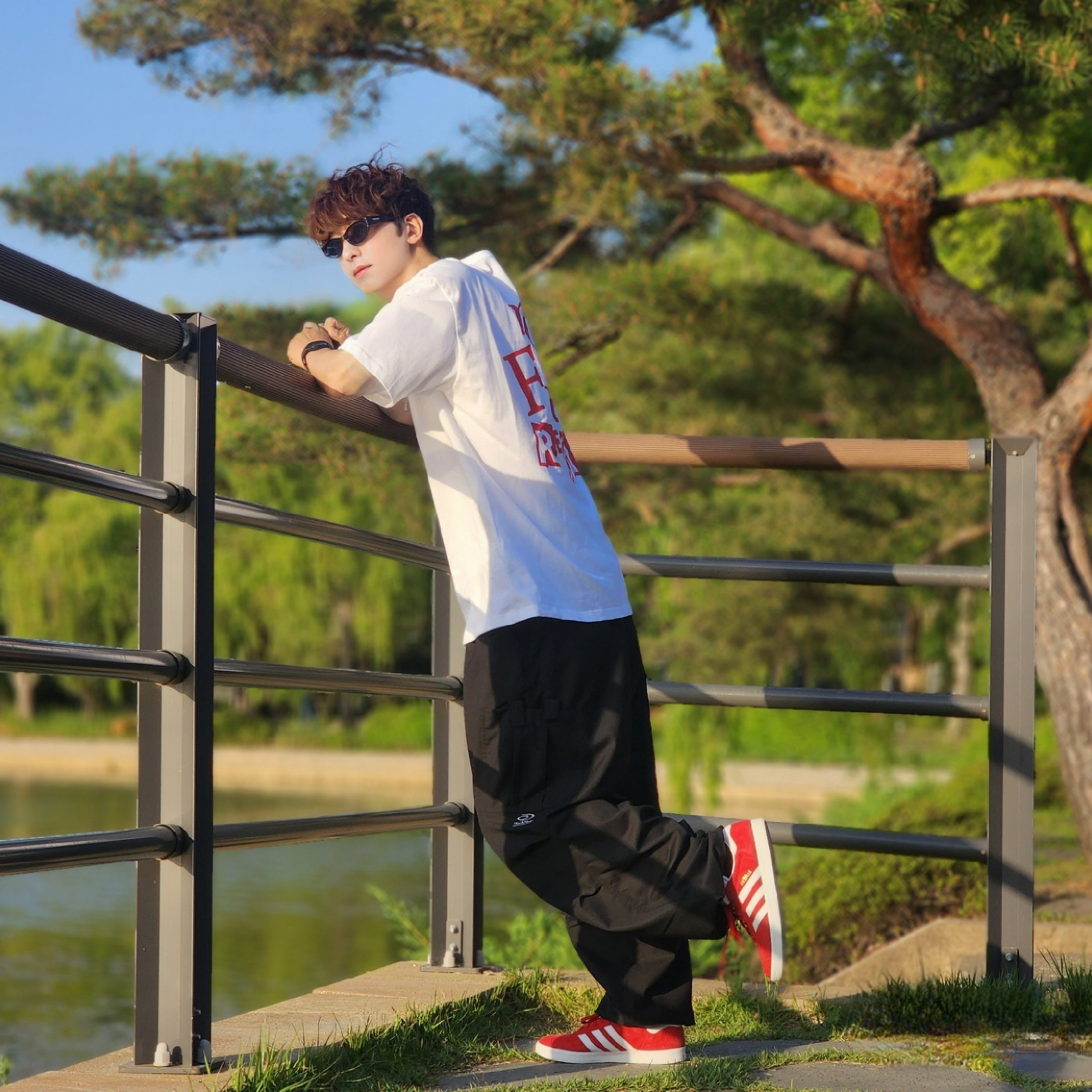Adidas Gazelle Power Red 착용 스타일 - 1