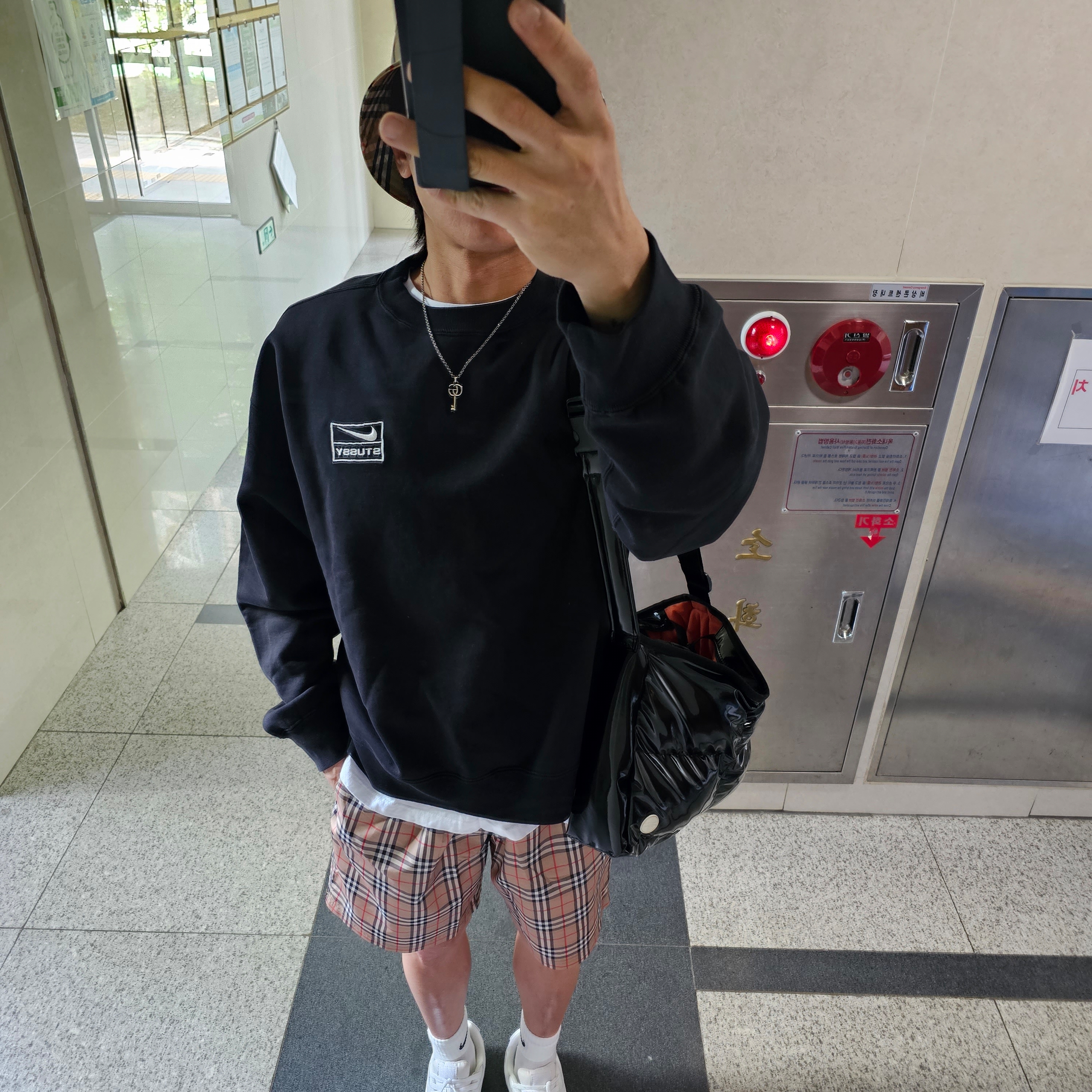 Burberry Vintage Check Technical Cotton Bucket Hat, Burberry Small Scale Check Drawcord Swim Shorts Archive Beige 착용 스타일