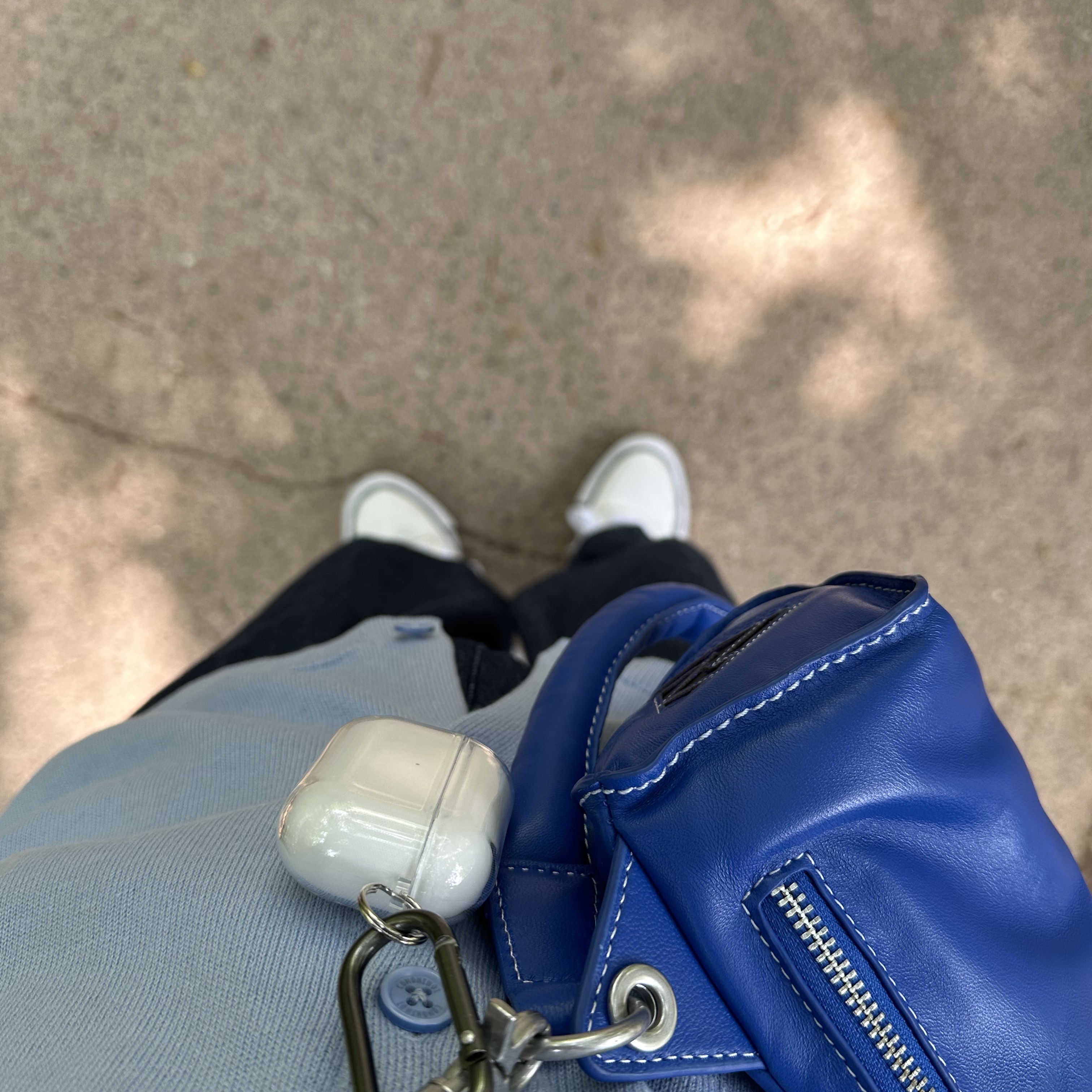 Ader Error x Zara Leather Shoulder Bag Blue, Maison Mihara Yasuhiro Baker OG Sole Canvas Low Cut Sneakers White 착용 스타일