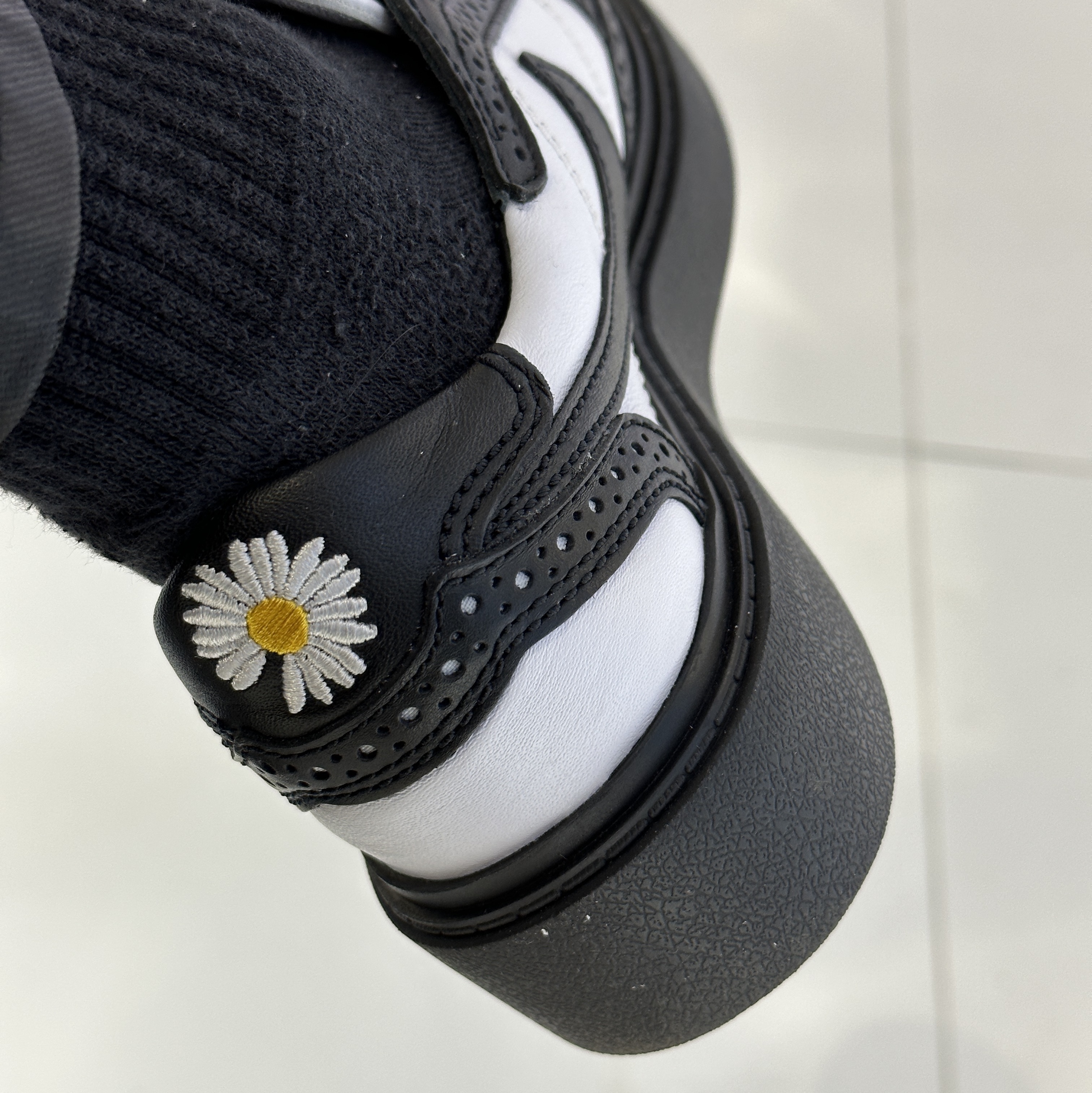 Nike x Peaceminusone Kwondo1 Black and White 착용 스타일 - 2