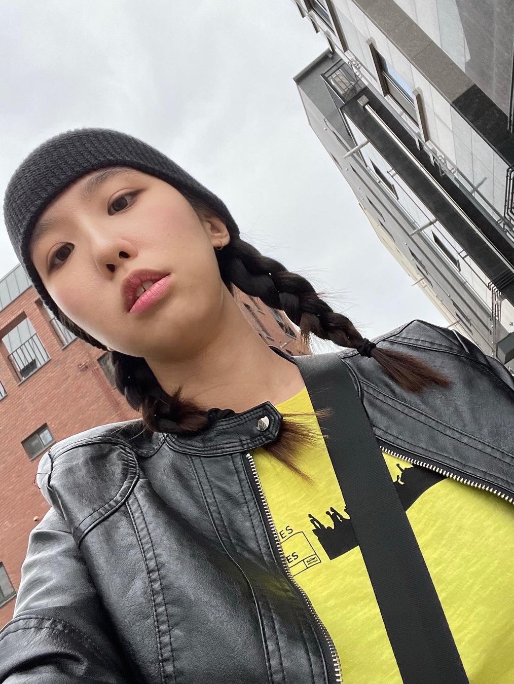 Safarispot Women 1/2 Good Audiences Tee Yellow 착용 스타일