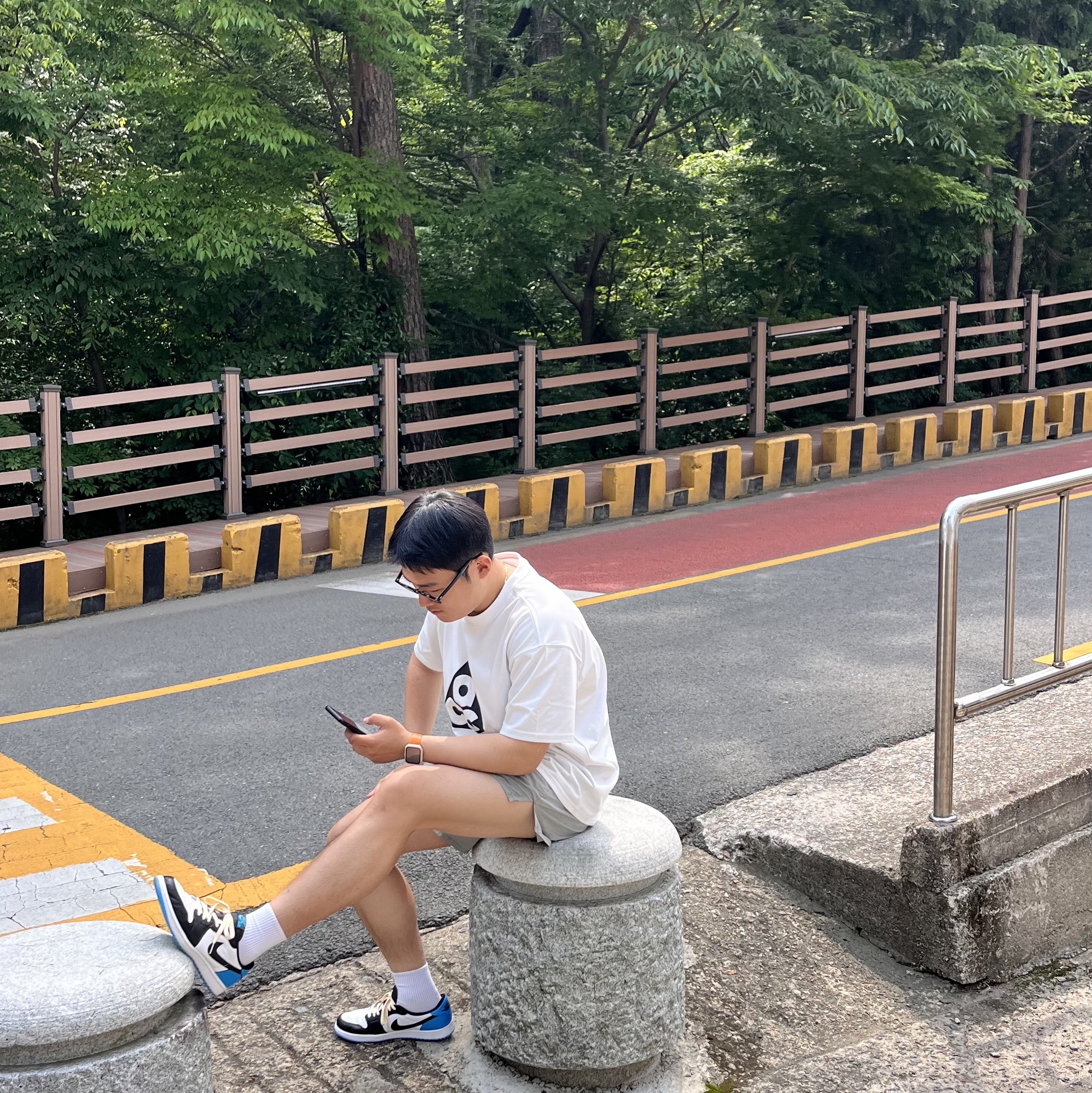 Jordan 1 Retro Low OG Black and Dark Powder Blue, Nike ACG HBR Short Sleeve T-Shirt Summit White - Asia 착용 스타일