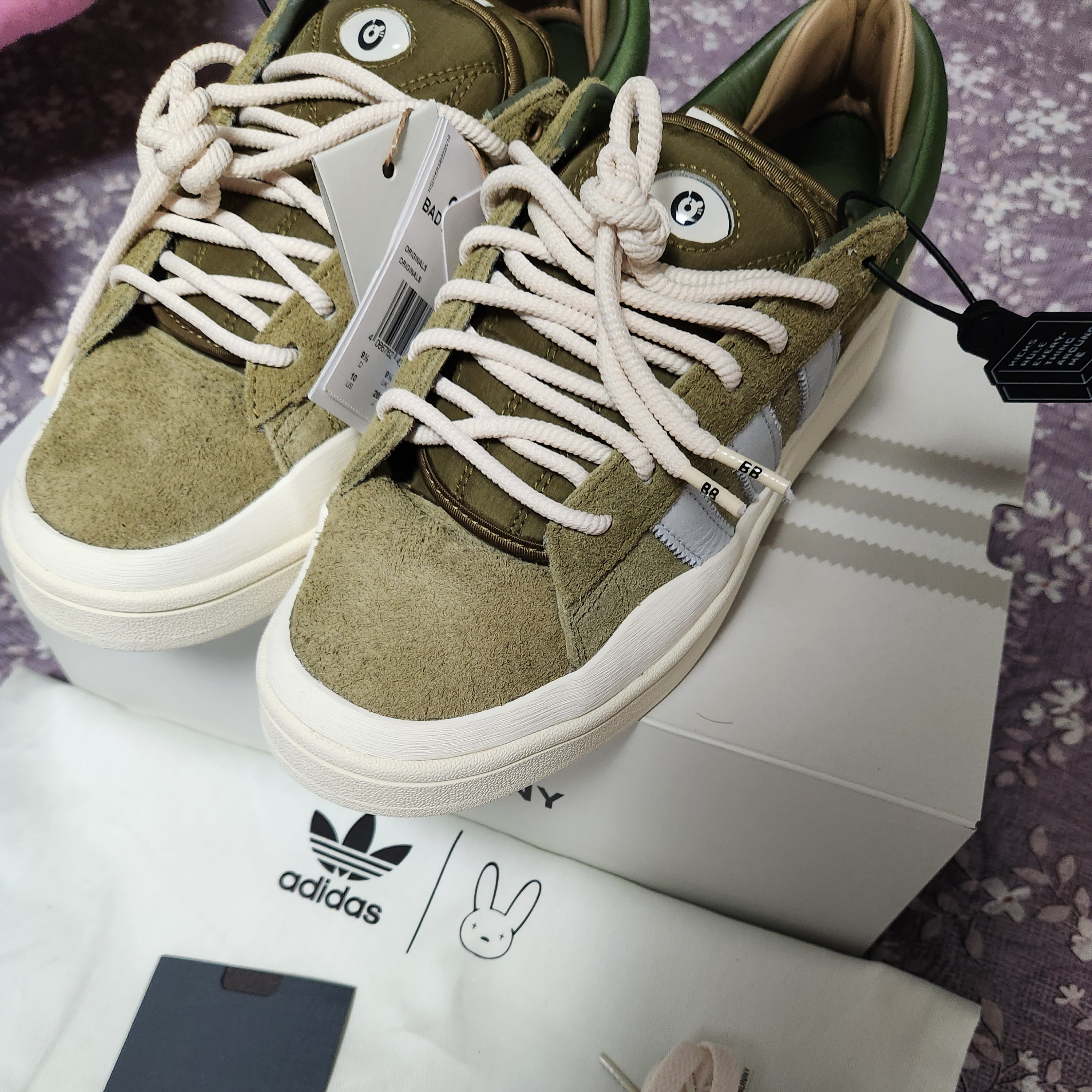 Adidas x Bad Bunny Campus Wild Moss 착용 스타일 - 1