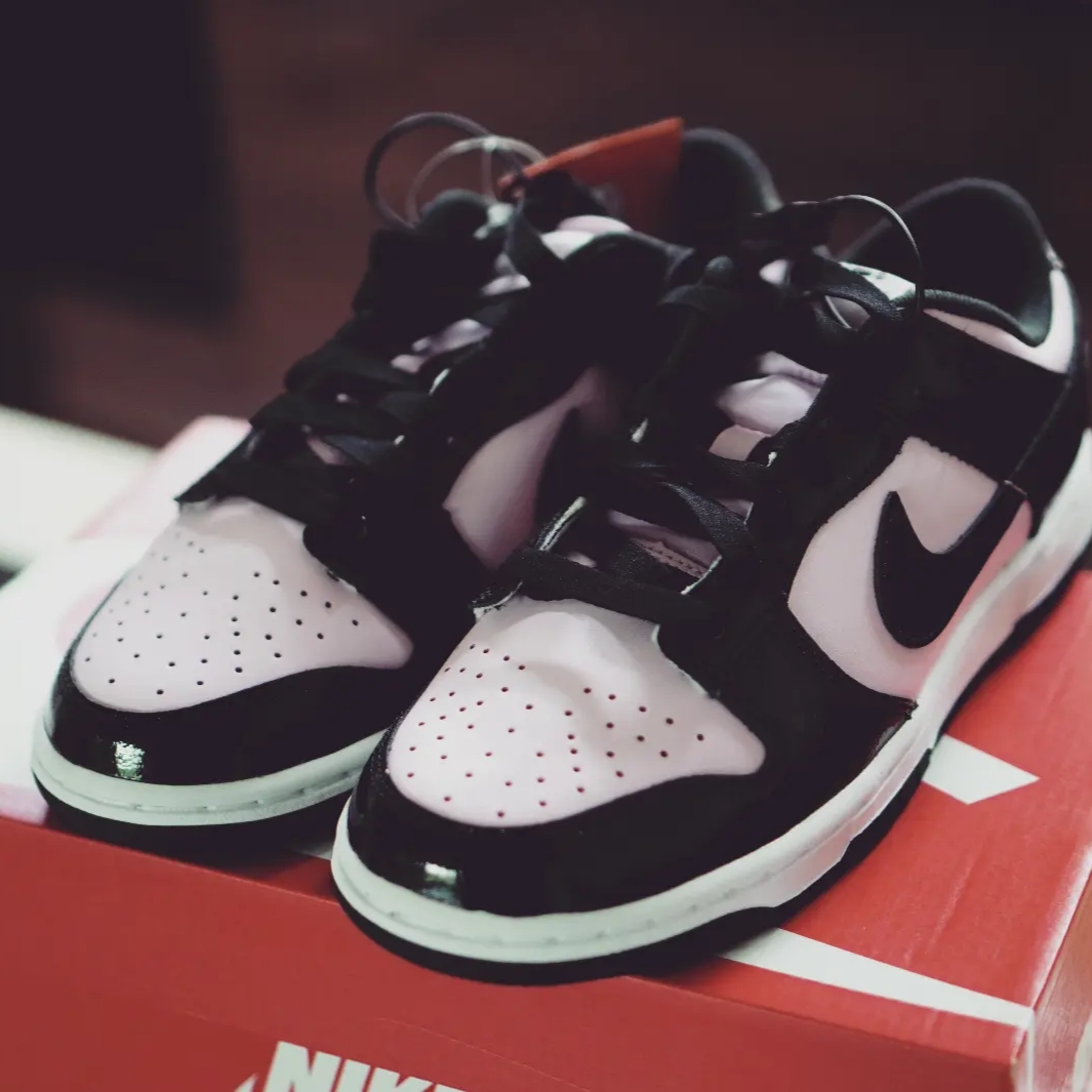 (W) Nike Dunk Low Essential Pink Foam Black 착용 스타일 - 1