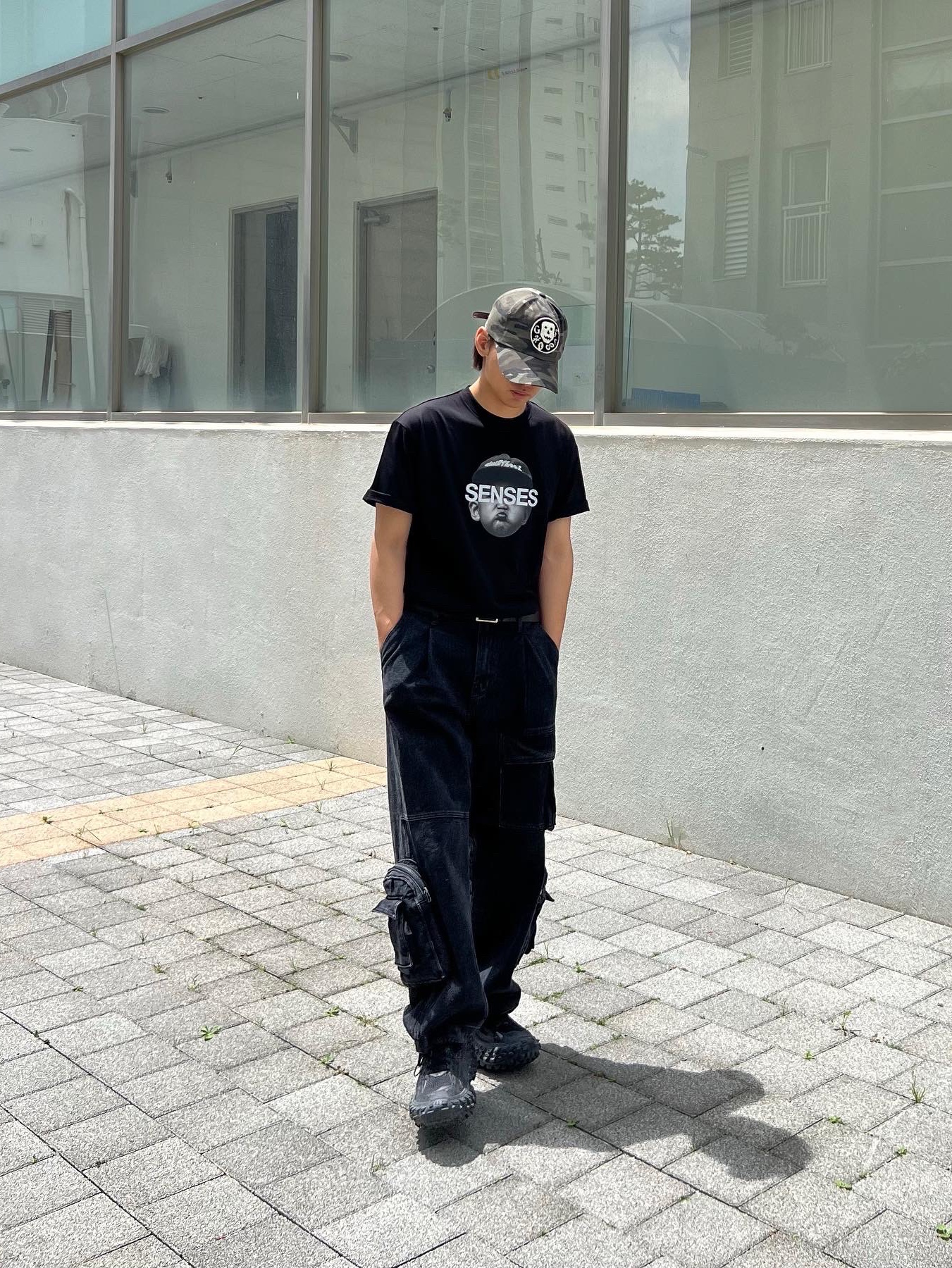 Balenciaga Defender Sneakers Black 착용 스타일 - 2