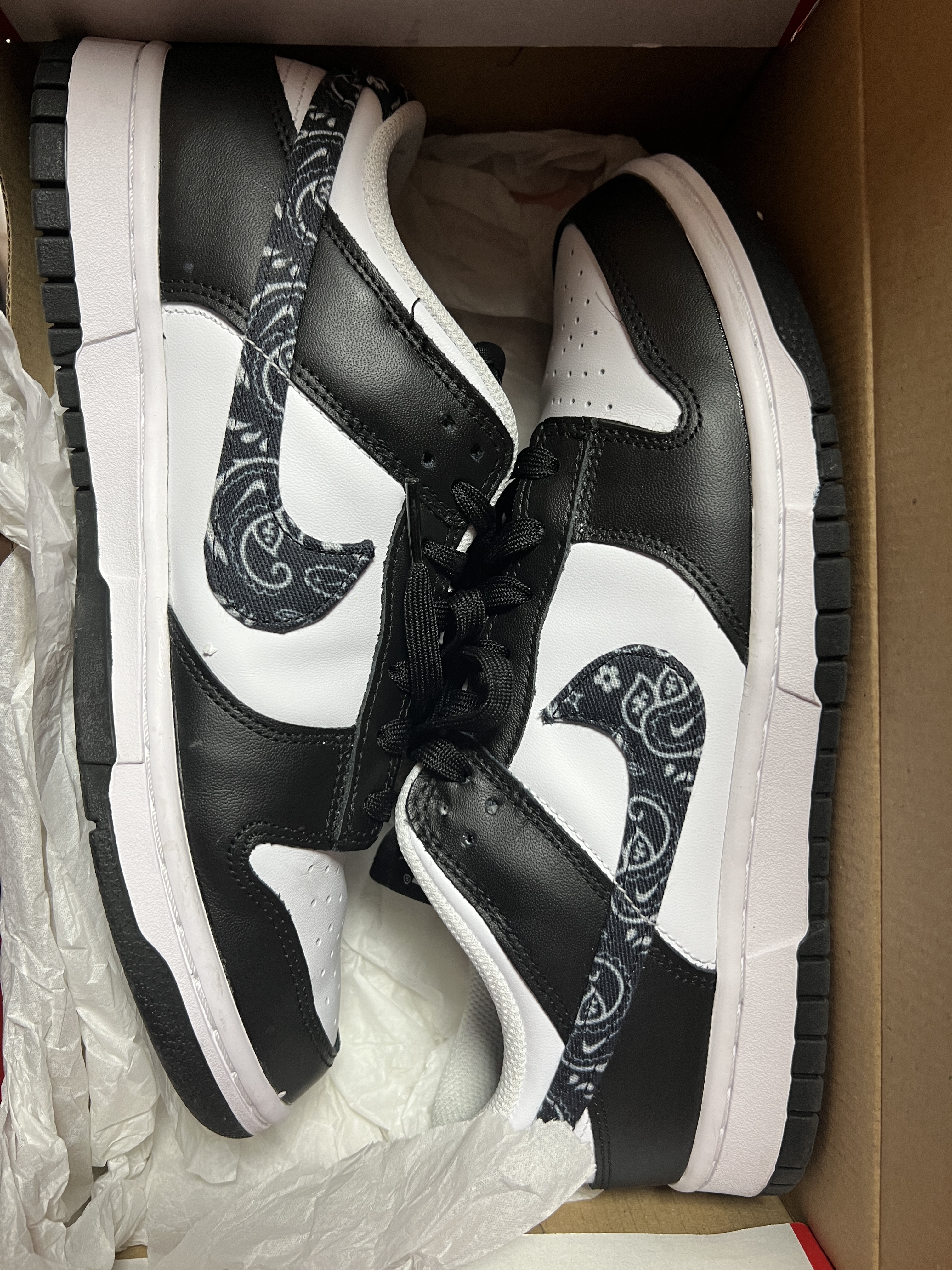 (W) Nike Dunk Low Essential Black Paisley 착용 스타일