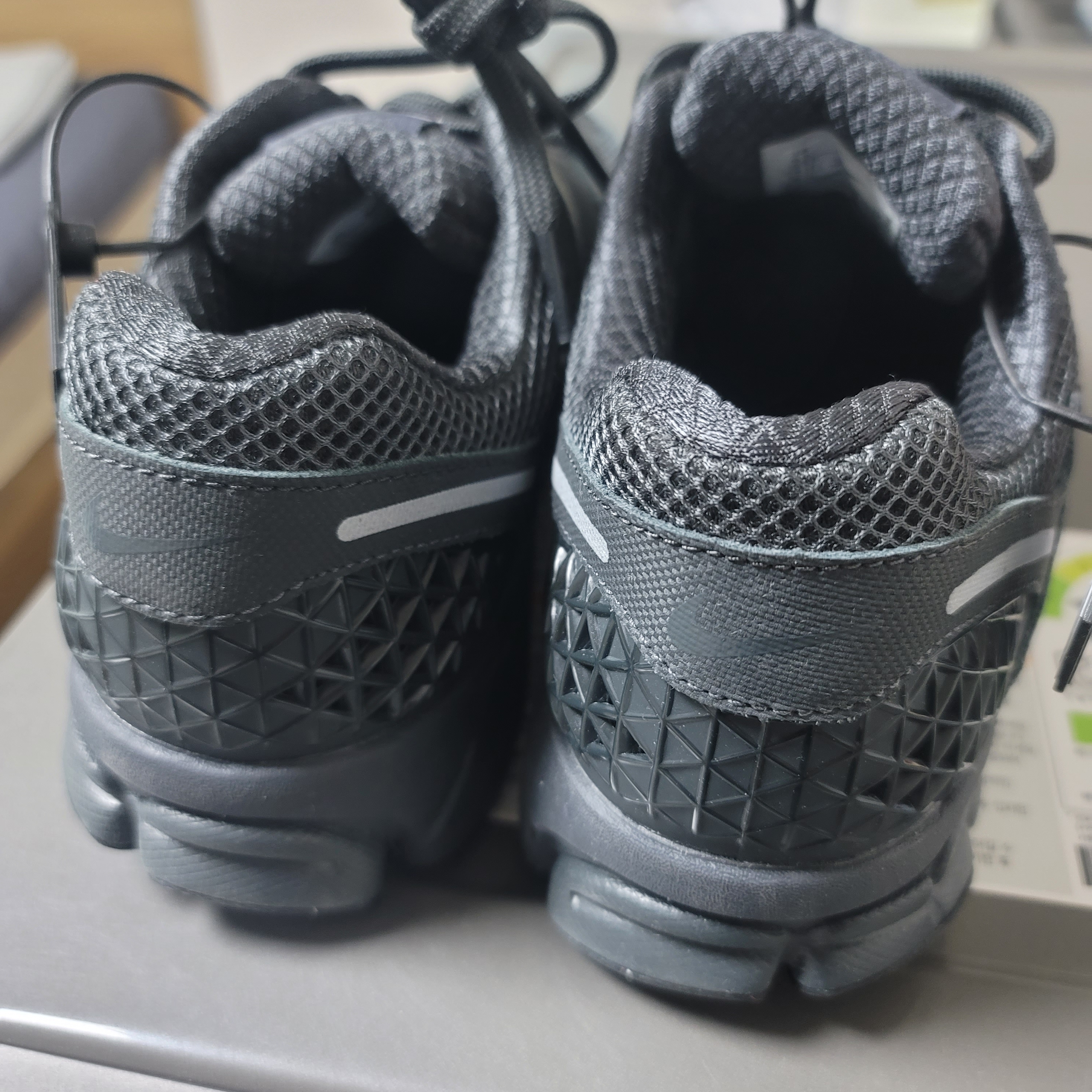 Nike Zoom Vomero 5 SP Anthracite 2023 착용 스타일 - 4