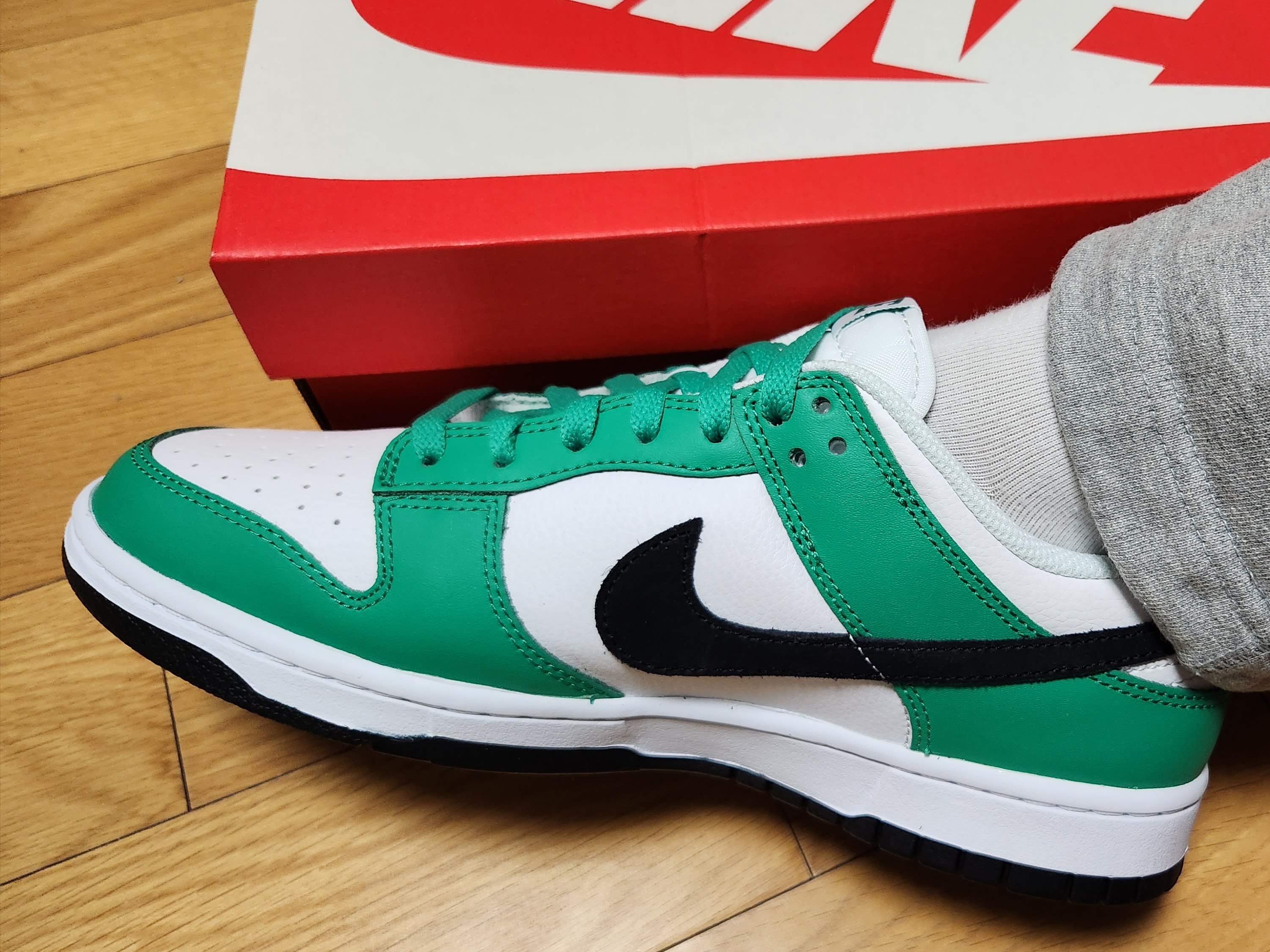 Nike Dunk Low White Green 착용 스타일