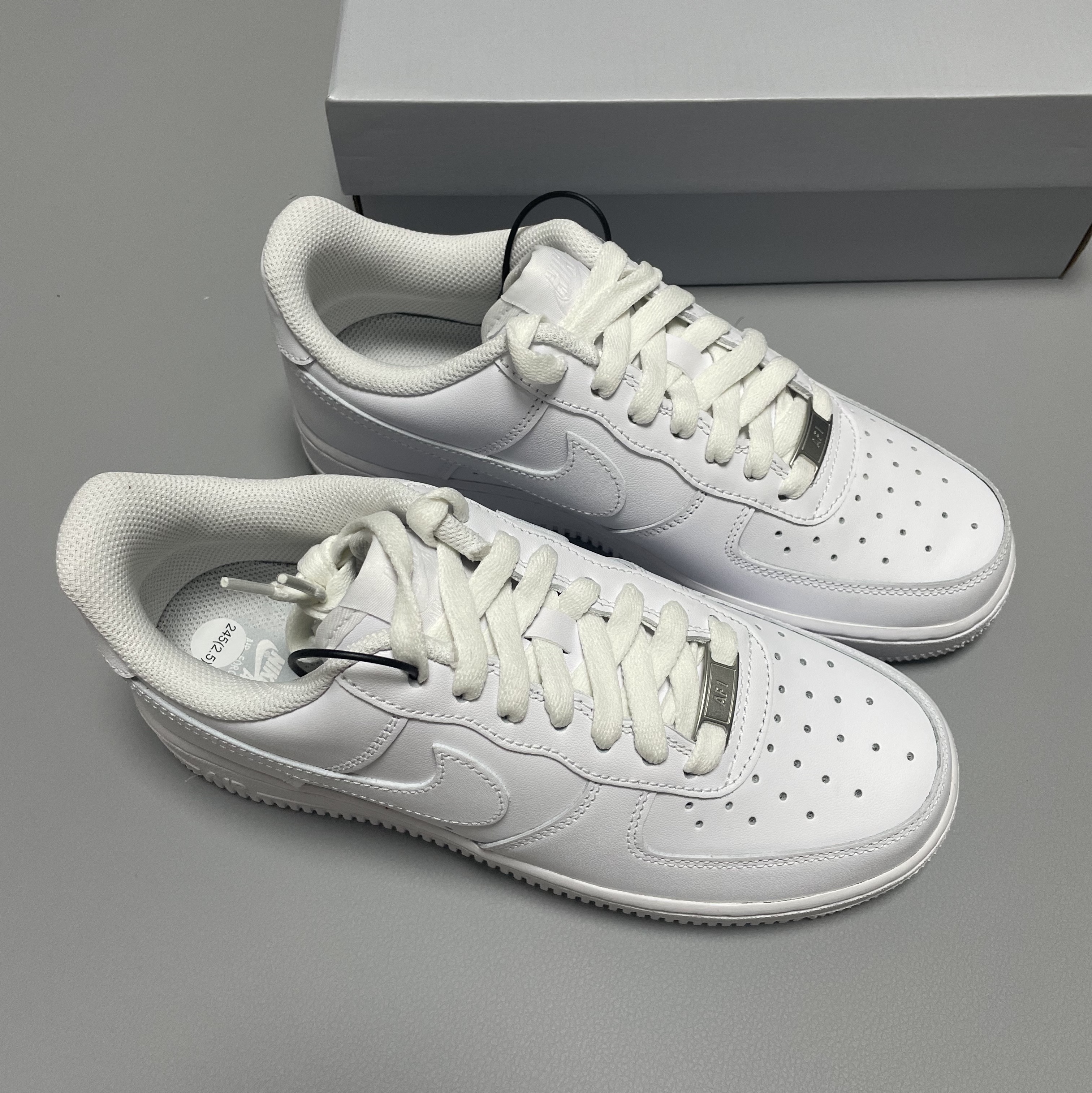 (W) Nike Air Force 1 '07 Low White 착용 스타일 - 1