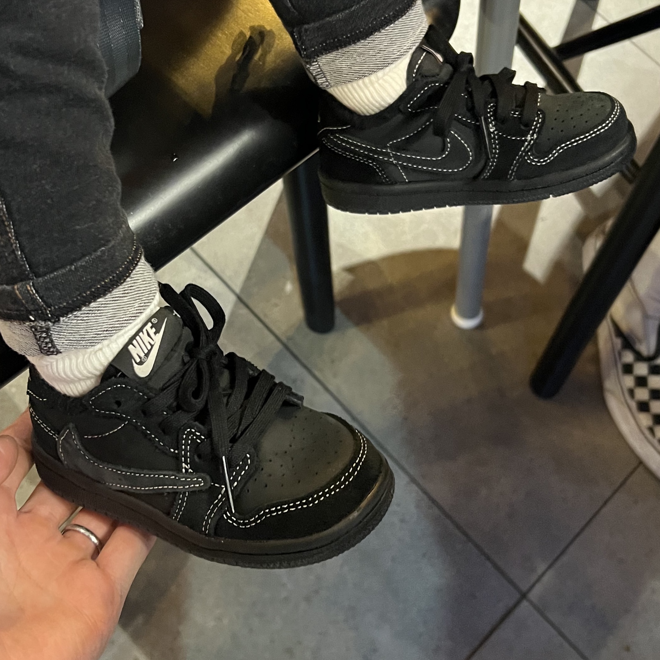 (TD) Jordan 1 x Travis Scott Retro Low OG SP Black Phantom 착용 스타일