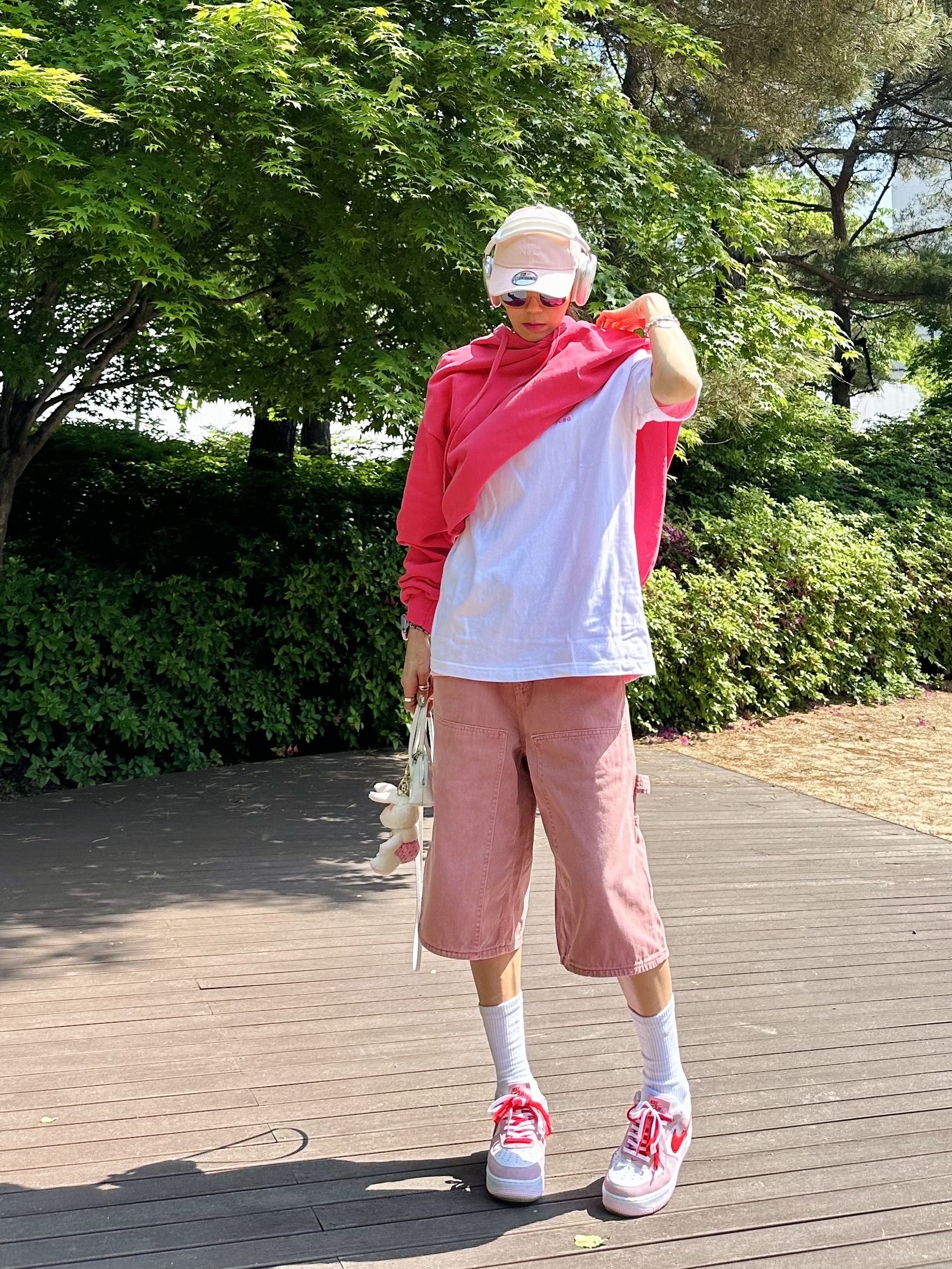 나이키 에어포스 1 '07 QS 밸런타인데이, (키즈) 나이키 에브리데이 플러스 삭스 핑크 화이트 (6개입/국내 정식 발매 제품) 착용 스타일 - 1