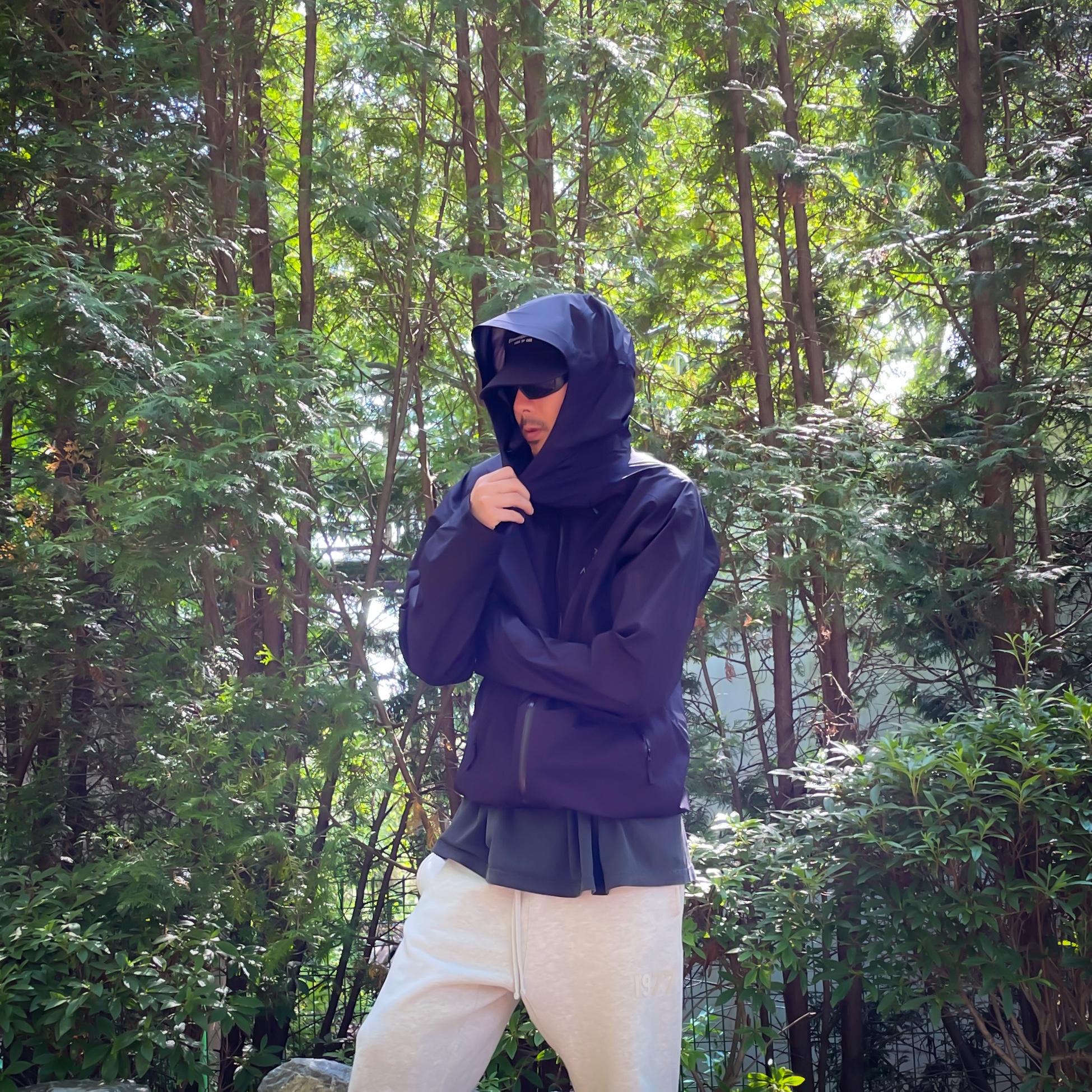 Arc'teryx Beta LT Jacket Black 착용 스타일