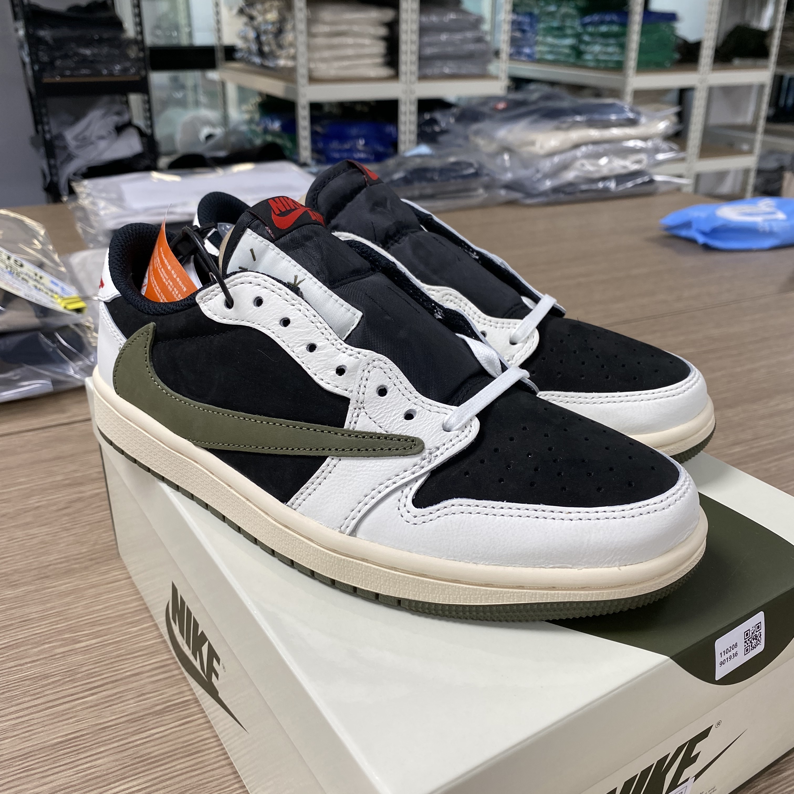 (W) Jordan 1 x Travis Scott Retro Low OG SP Medium Olive 착용 스타일