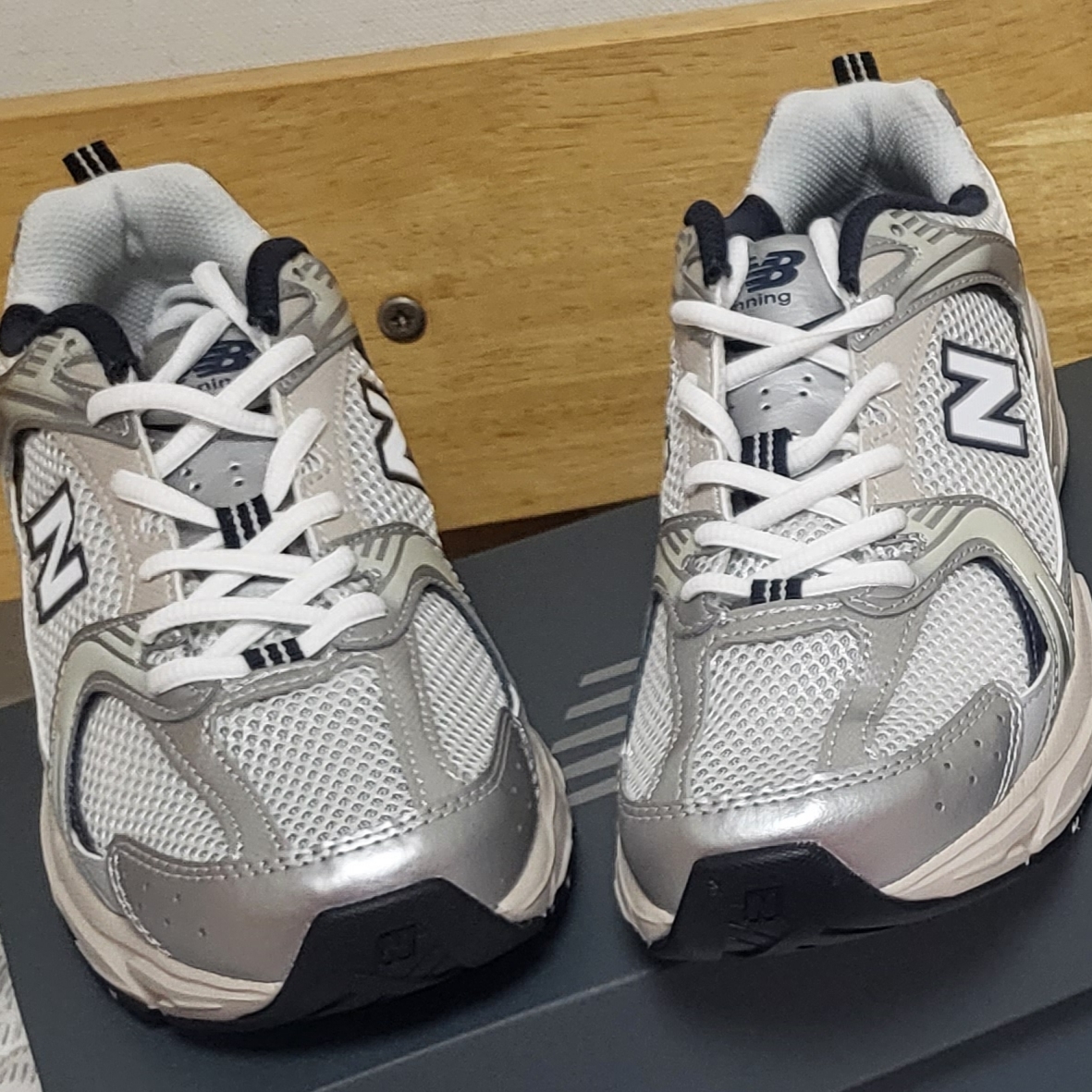New Balance 530 Steel Grey 착용 스타일