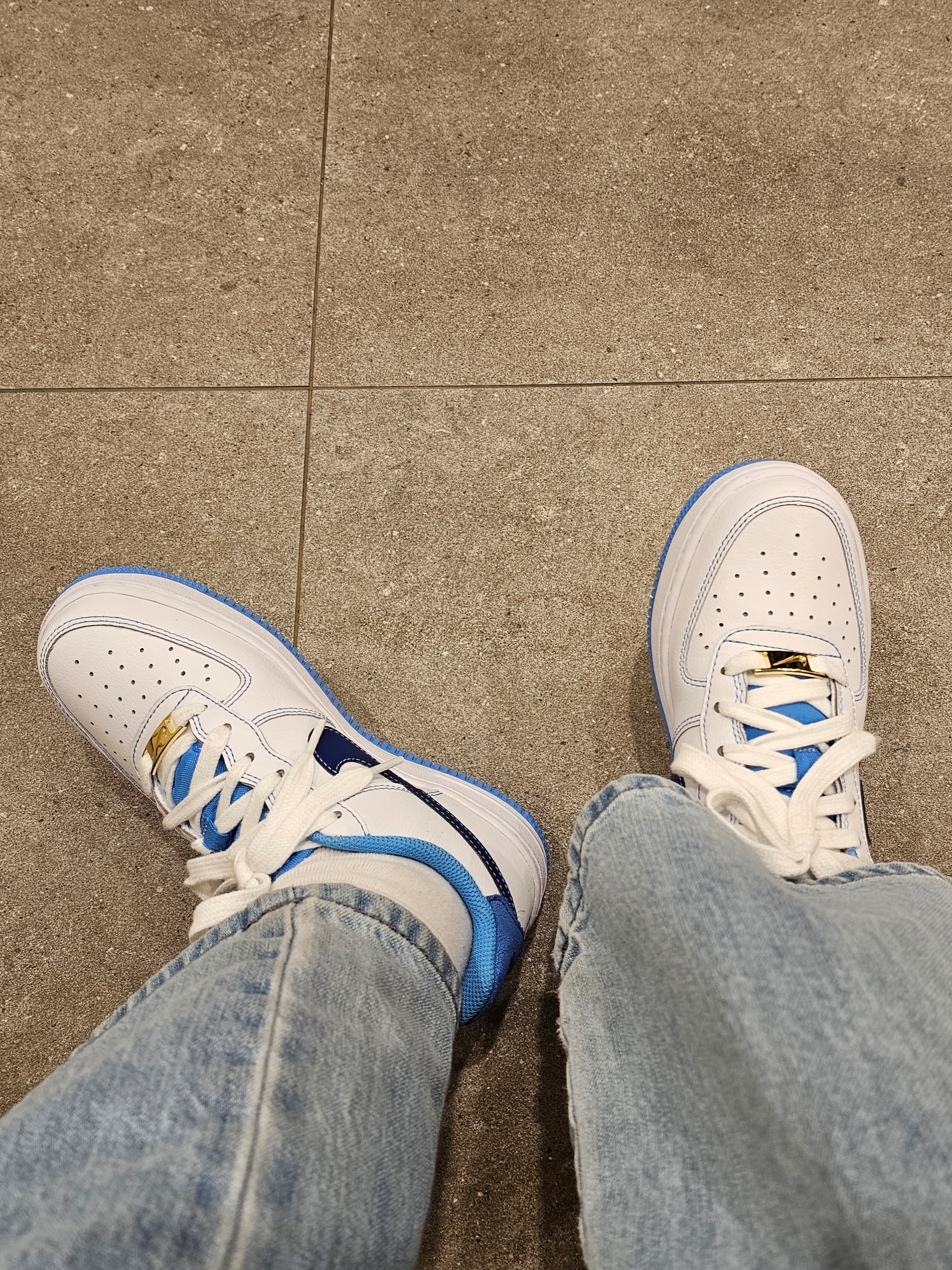 (GS) Nike Air Force 1 S50 White Deep Royal 착용 스타일 - 2