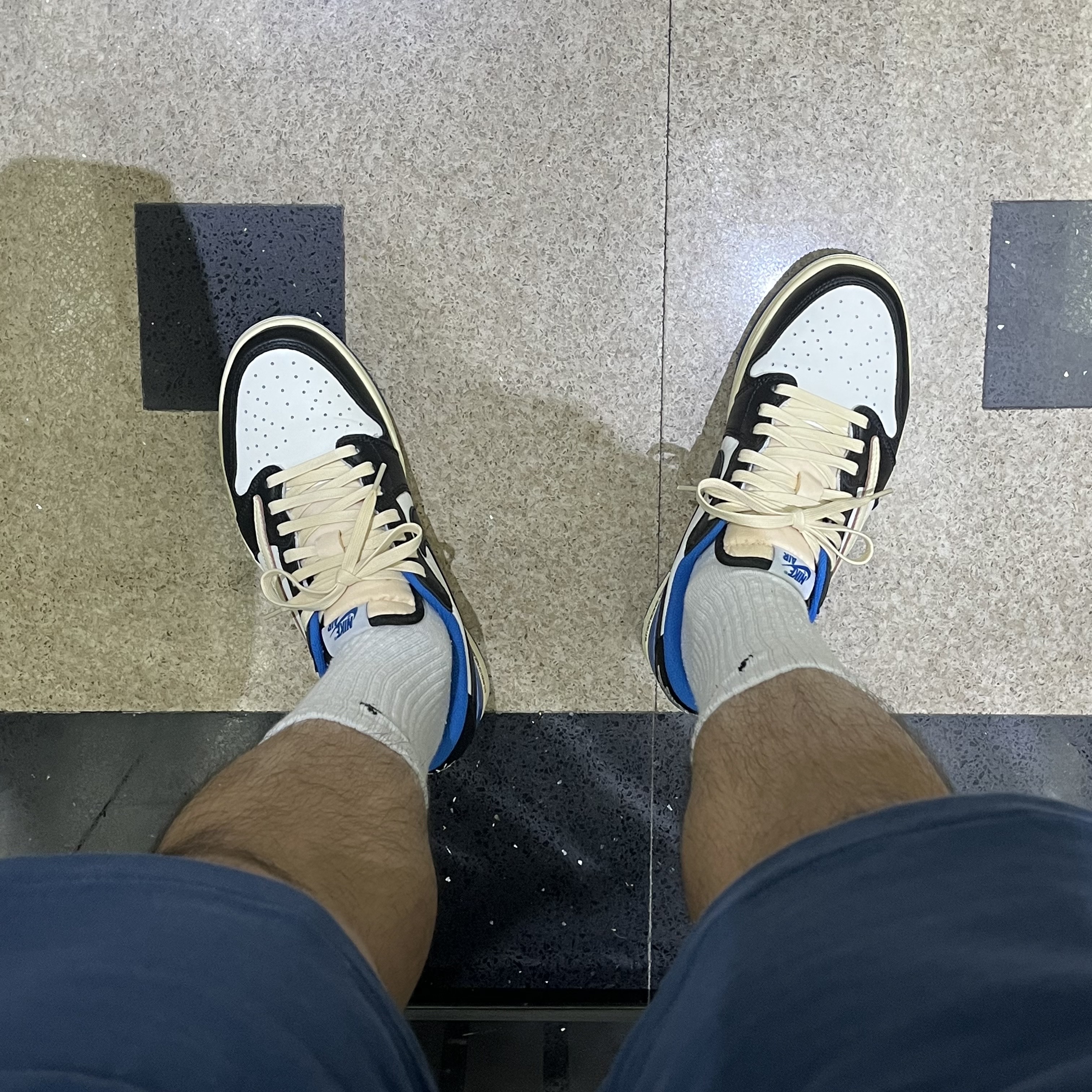 Jordan 1 x Travis Scott x Fragment Retro Low OG SP Military Blue 착용 스타일