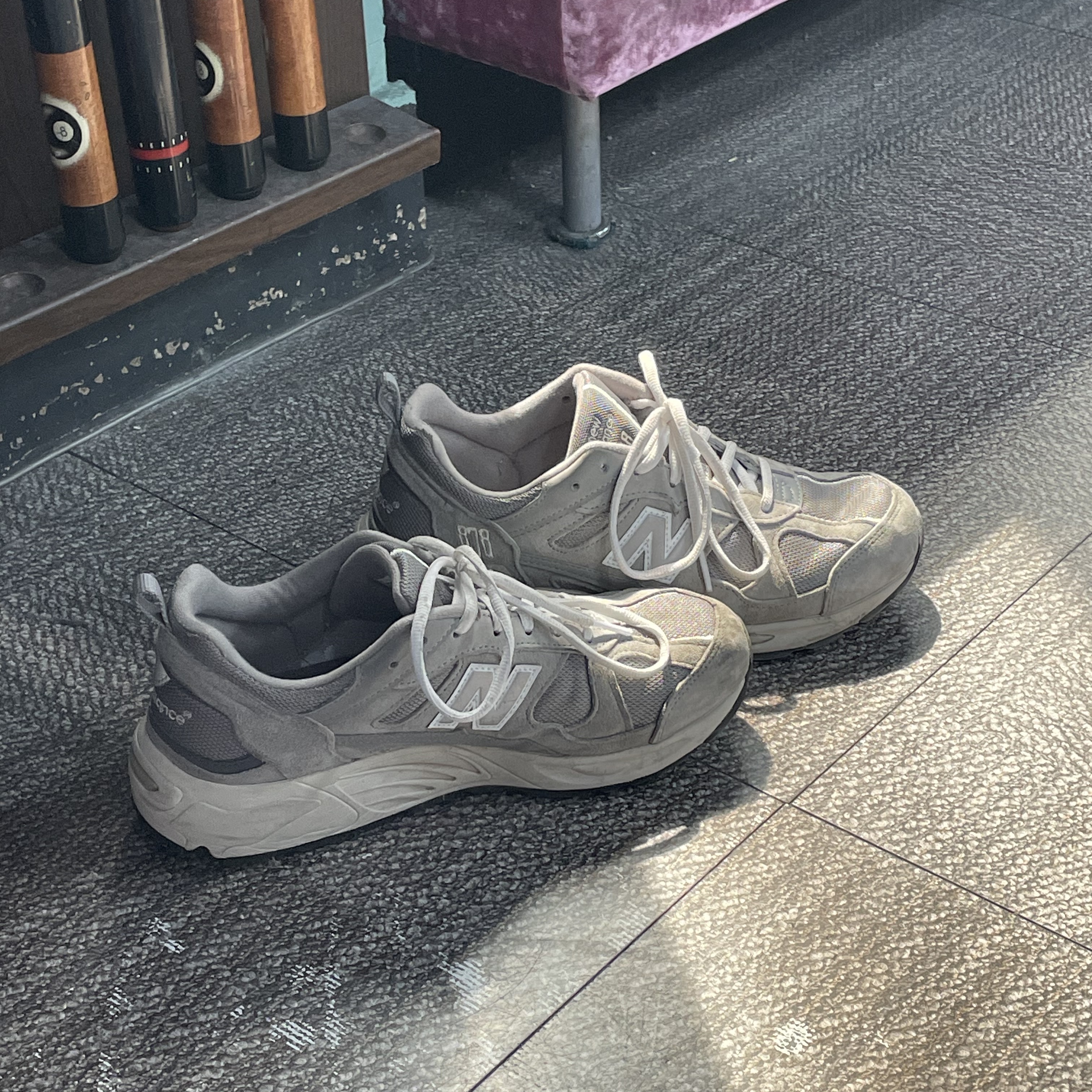 New Balance 878 Gray 착용 스타일
