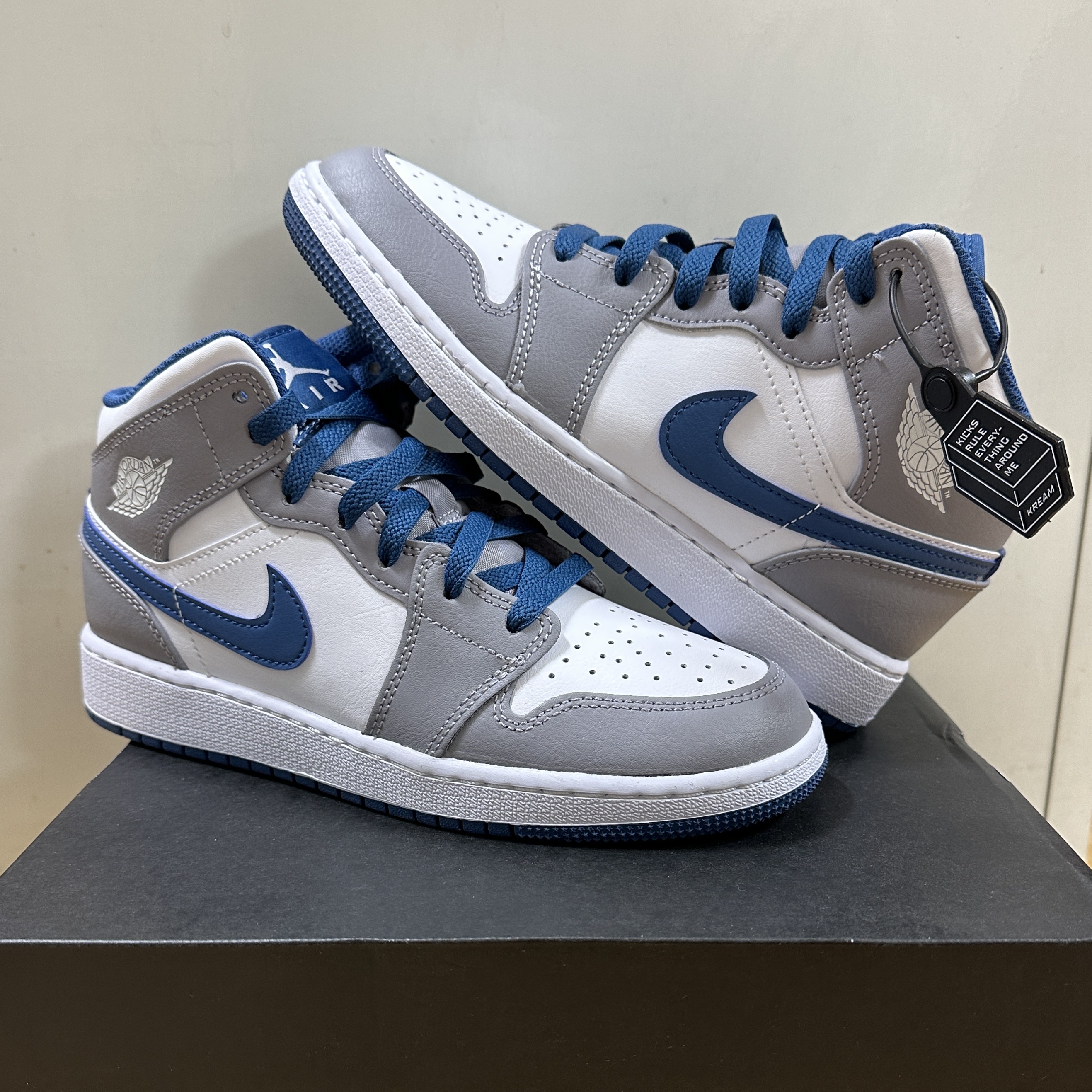 (GS) Jordan 1 Mid Cement Grey True Blue 착용 스타일