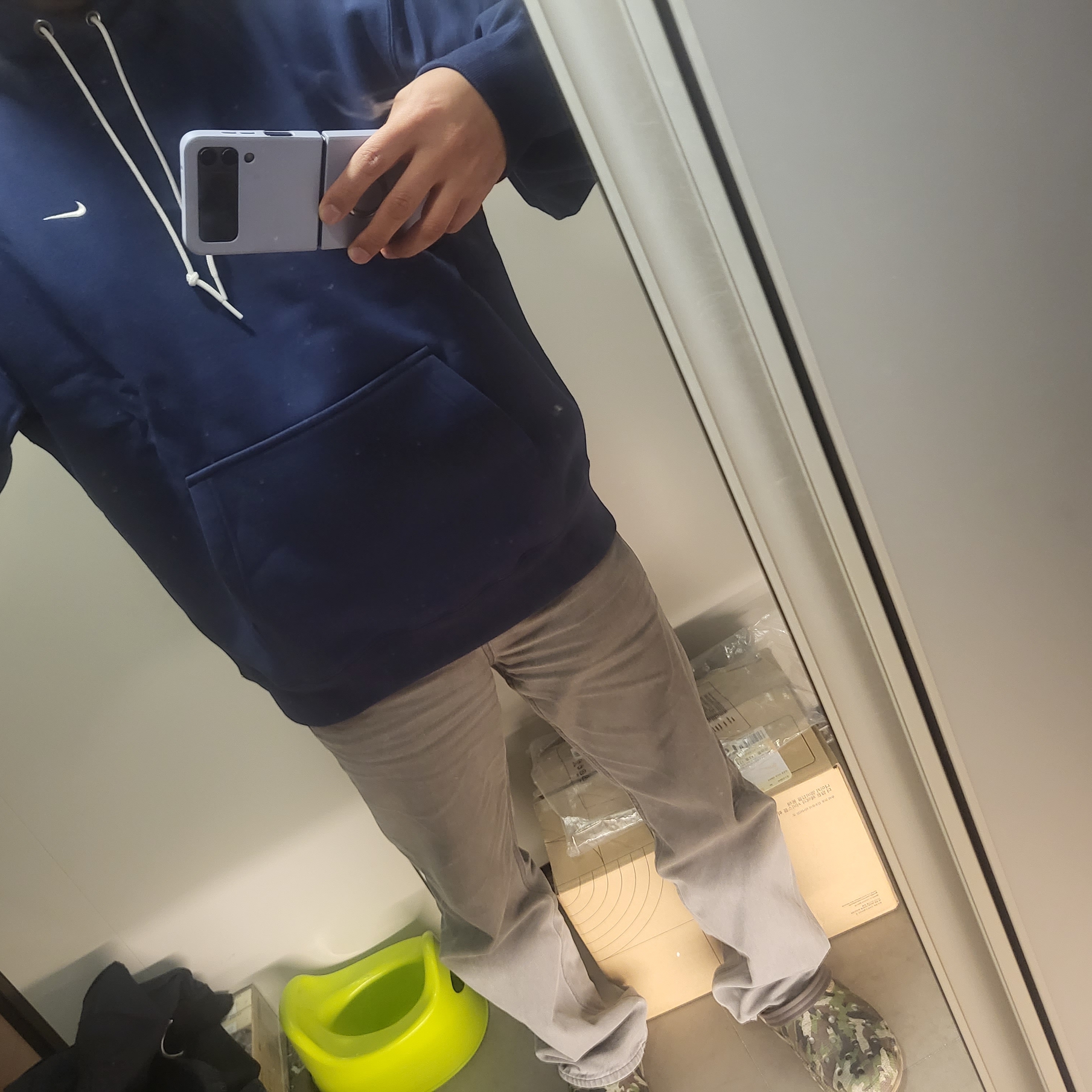 Nike Solo Swoosh Fleece Pullover Hoodie Midnight Navy - Asia 착용 스타일