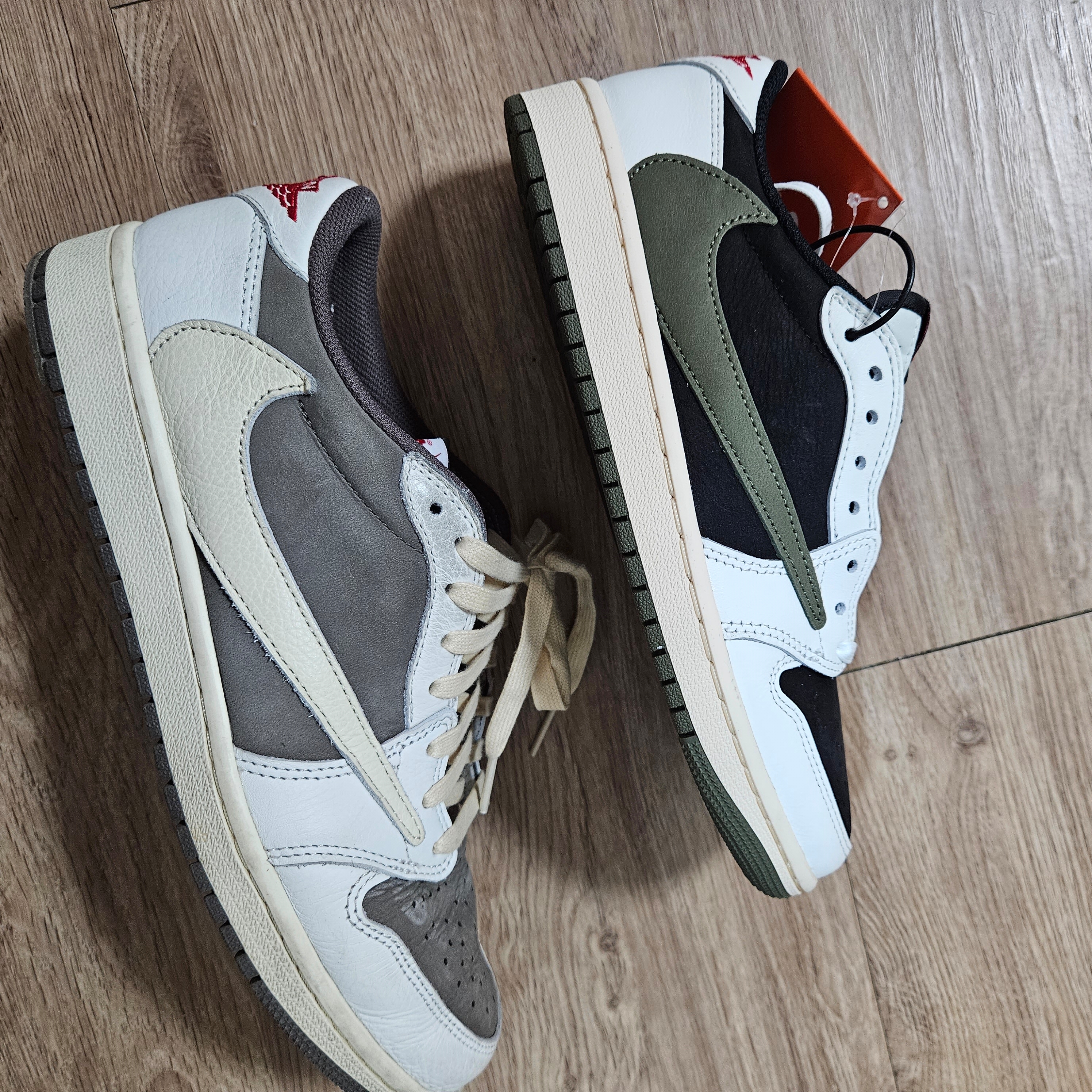 (W) Jordan 1 x Travis Scott Retro Low OG SP Medium Olive, Jordan 1 x Travis Scott Retro Low OG SP Sail and Ridgerock 착용 스타일 - 4
