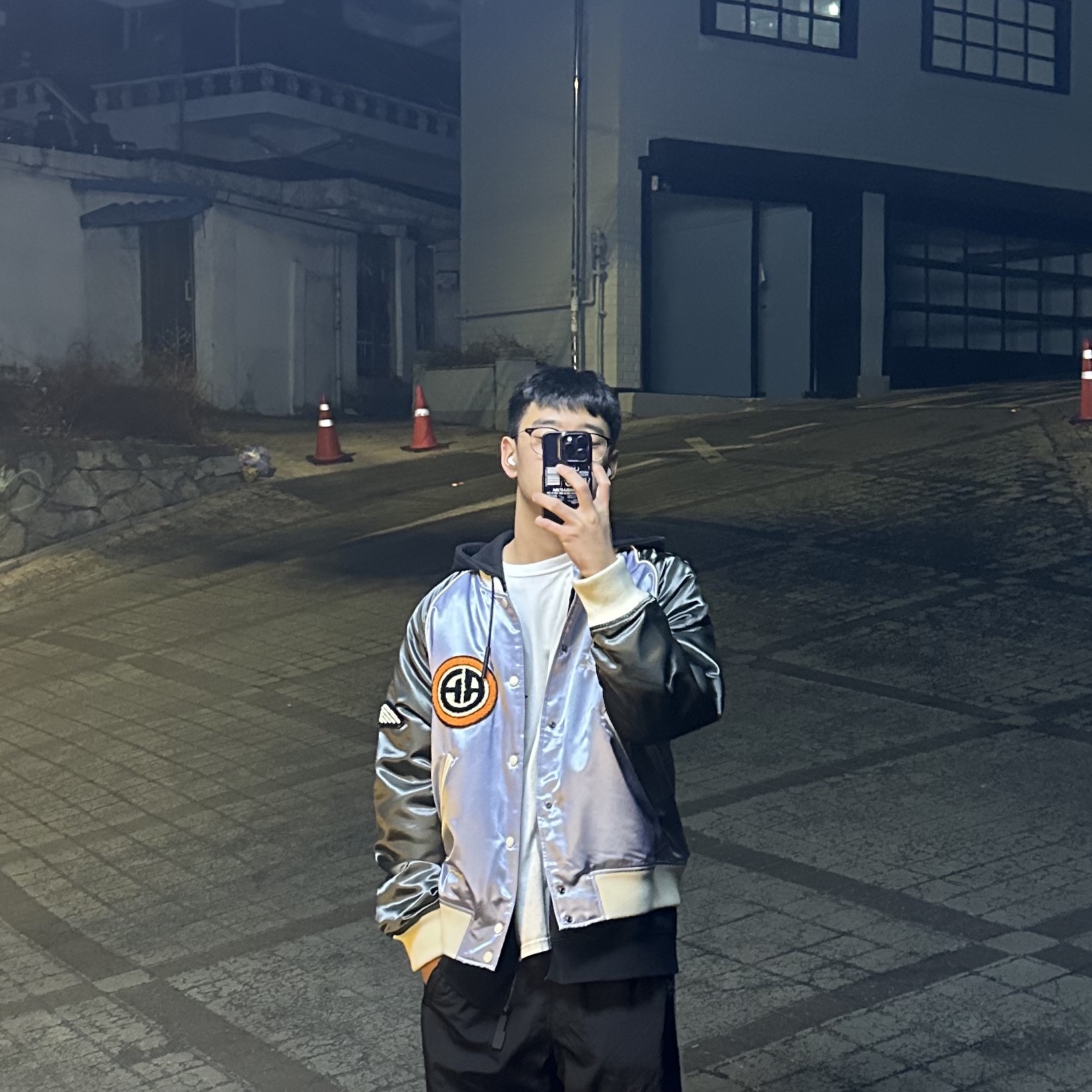 Zara x Rhuigi Satin Bomber Jacket Blue Grey 착용 스타일