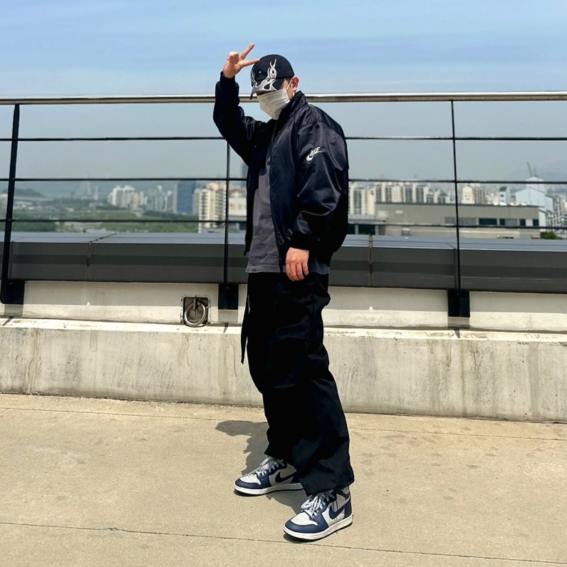 Yeezy Gap Engineered By Balenciaga Flame Cap Black, Jordan 1 High 85 College Navy 착용 스타일
