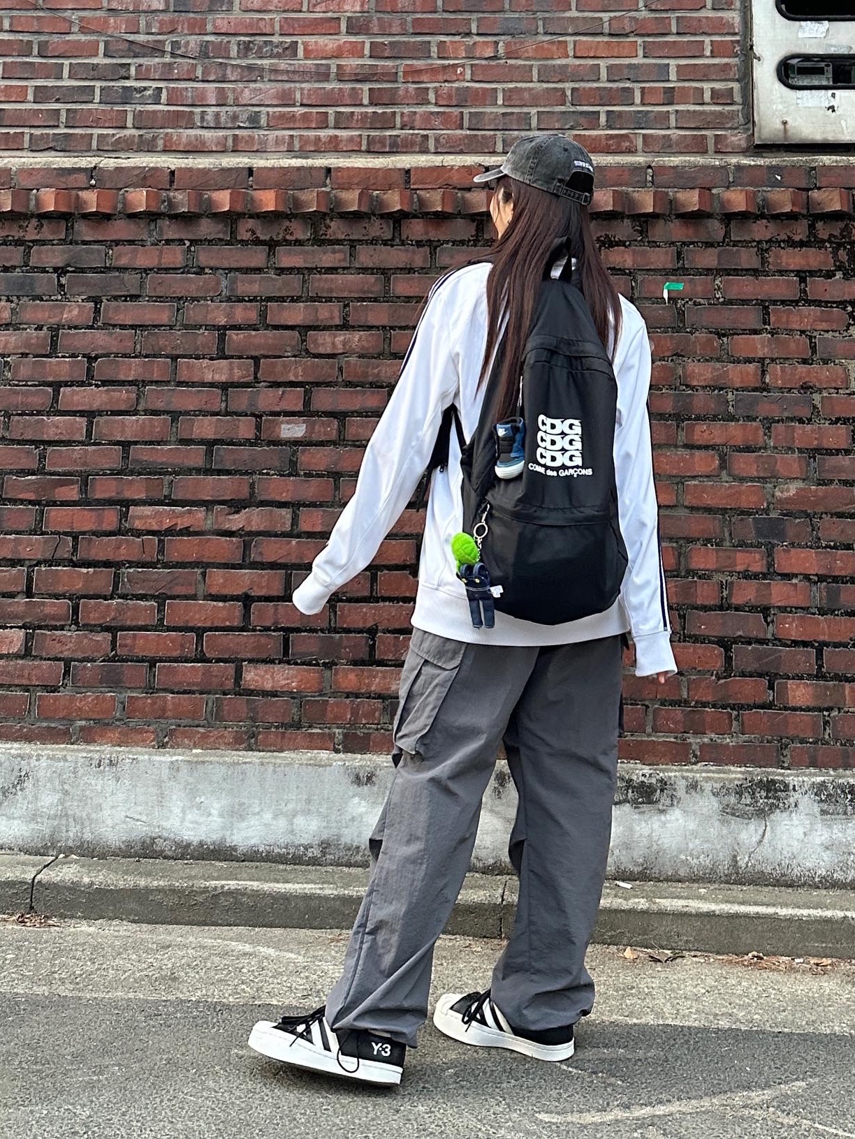 Y-3 Yohji Star Black White, Supreme Pigment Print S Logo 6-Panel Black - 22FW 착용 스타일 - 2