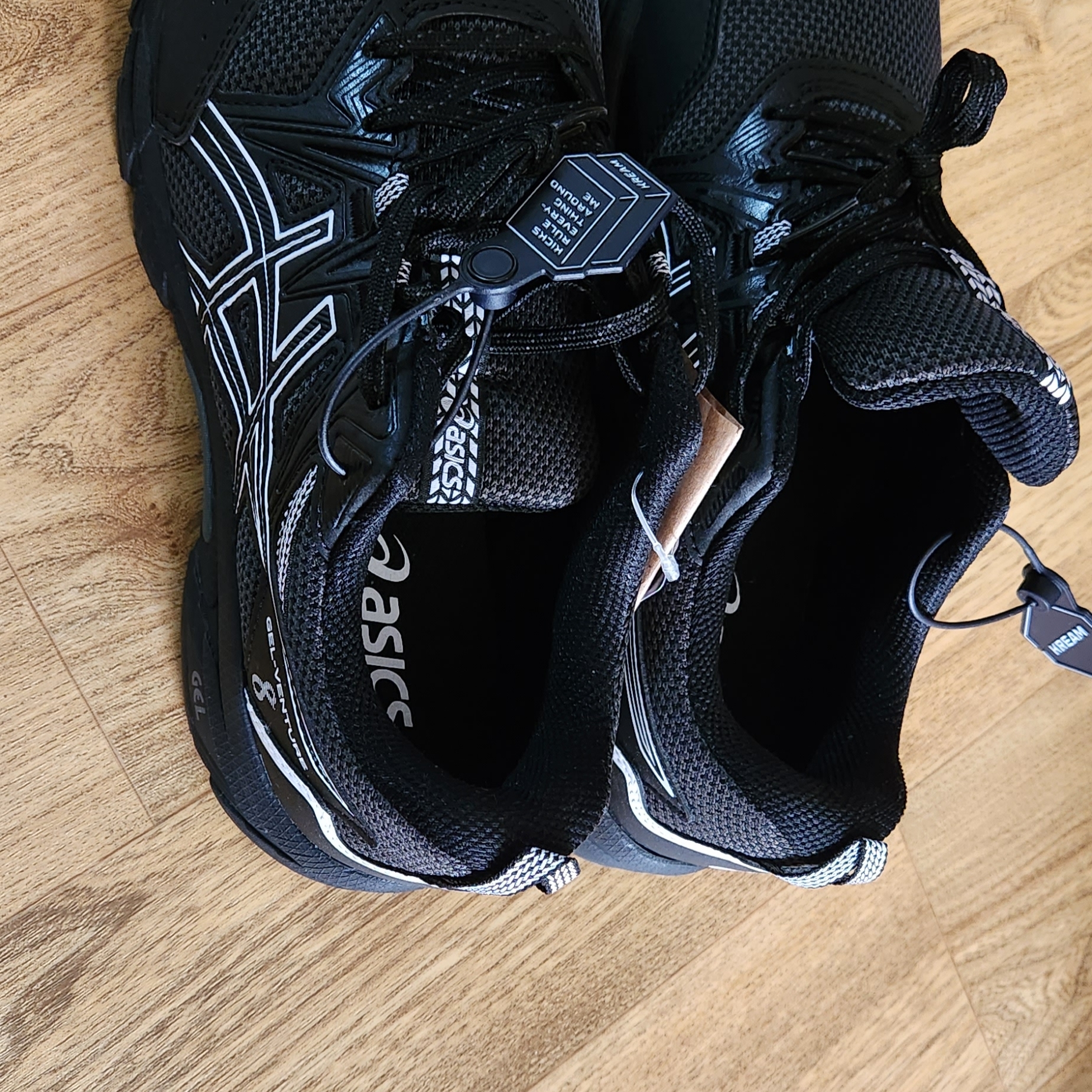 Asics Gel-Venture 8 Black White - 4E Extra Wide 착용 스타일