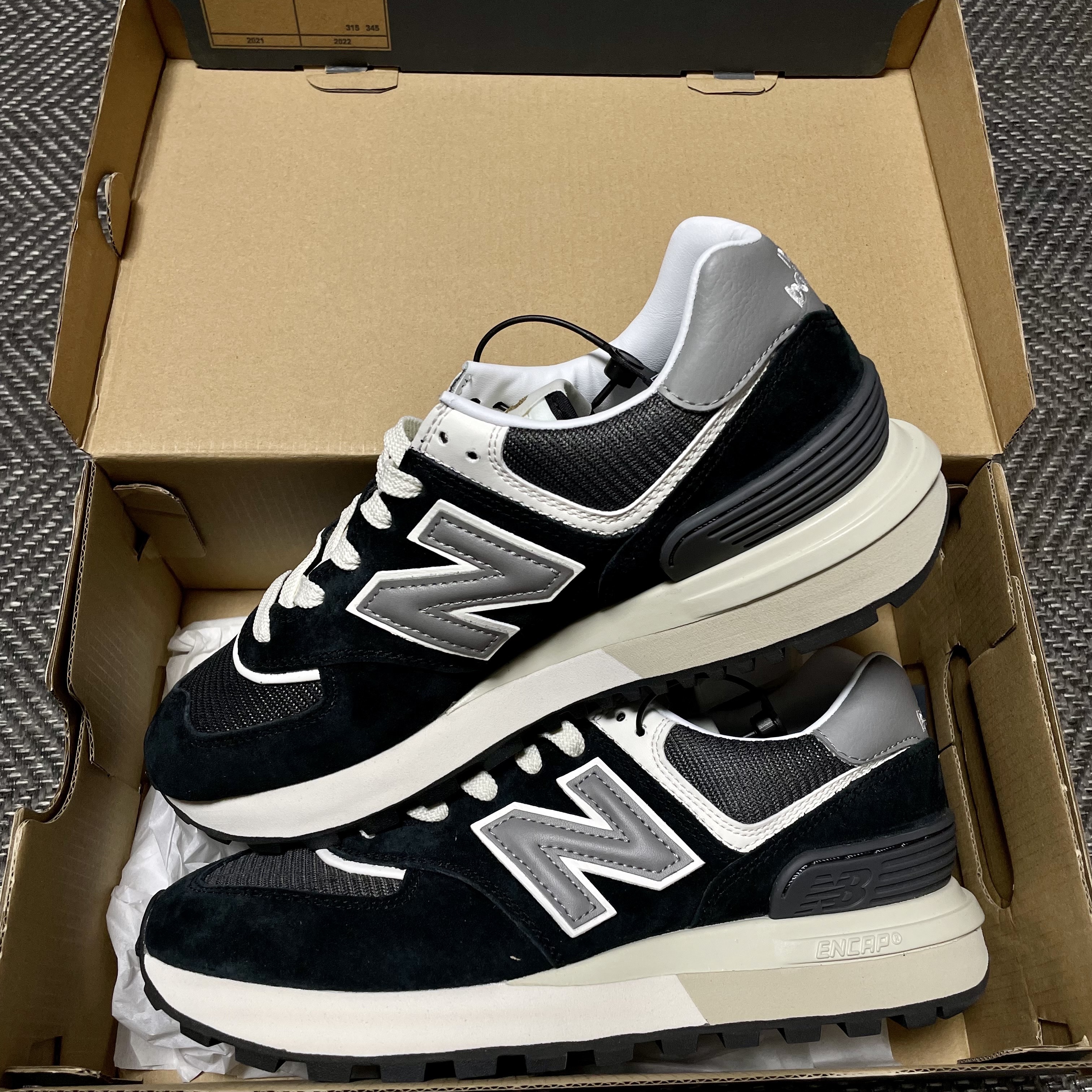 New Balance 574 Legacy Black 착용 스타일