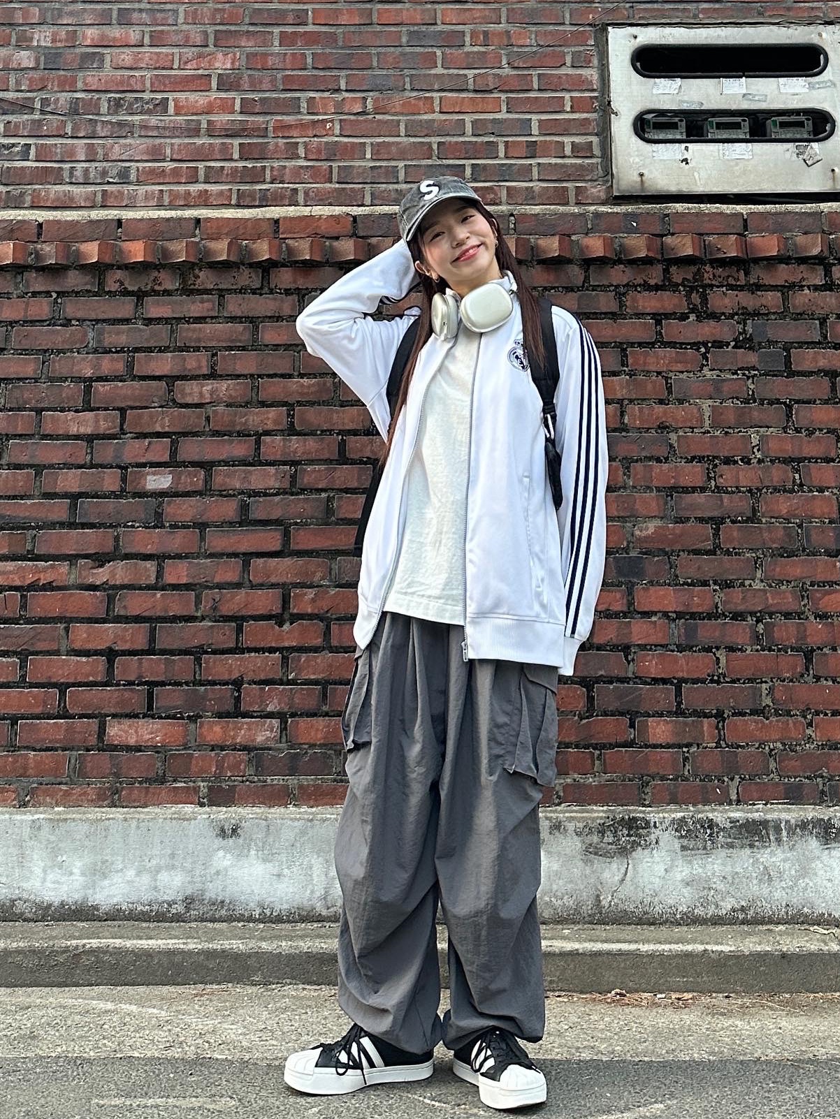 Y-3 Yohji Star Black White, Supreme Pigment Print S Logo 6-Panel Black - 22FW 착용 스타일 - 1