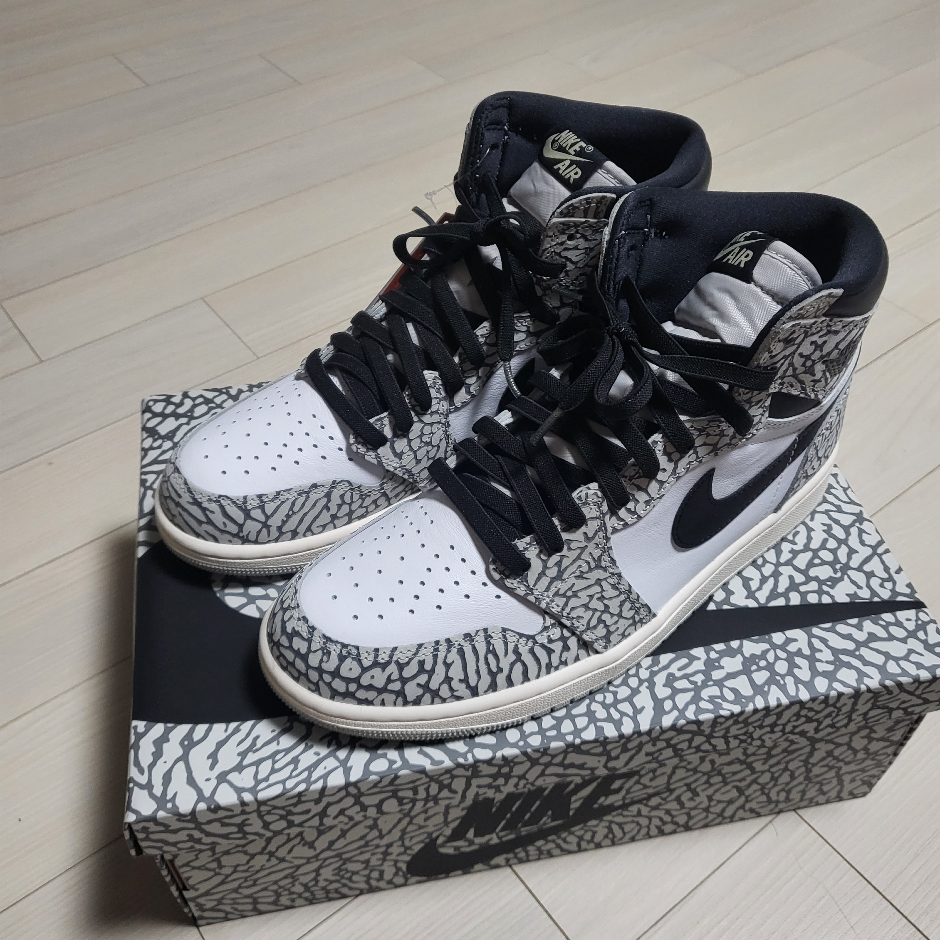 Jordan 1 Retro High OG White Cement 착용 스타일