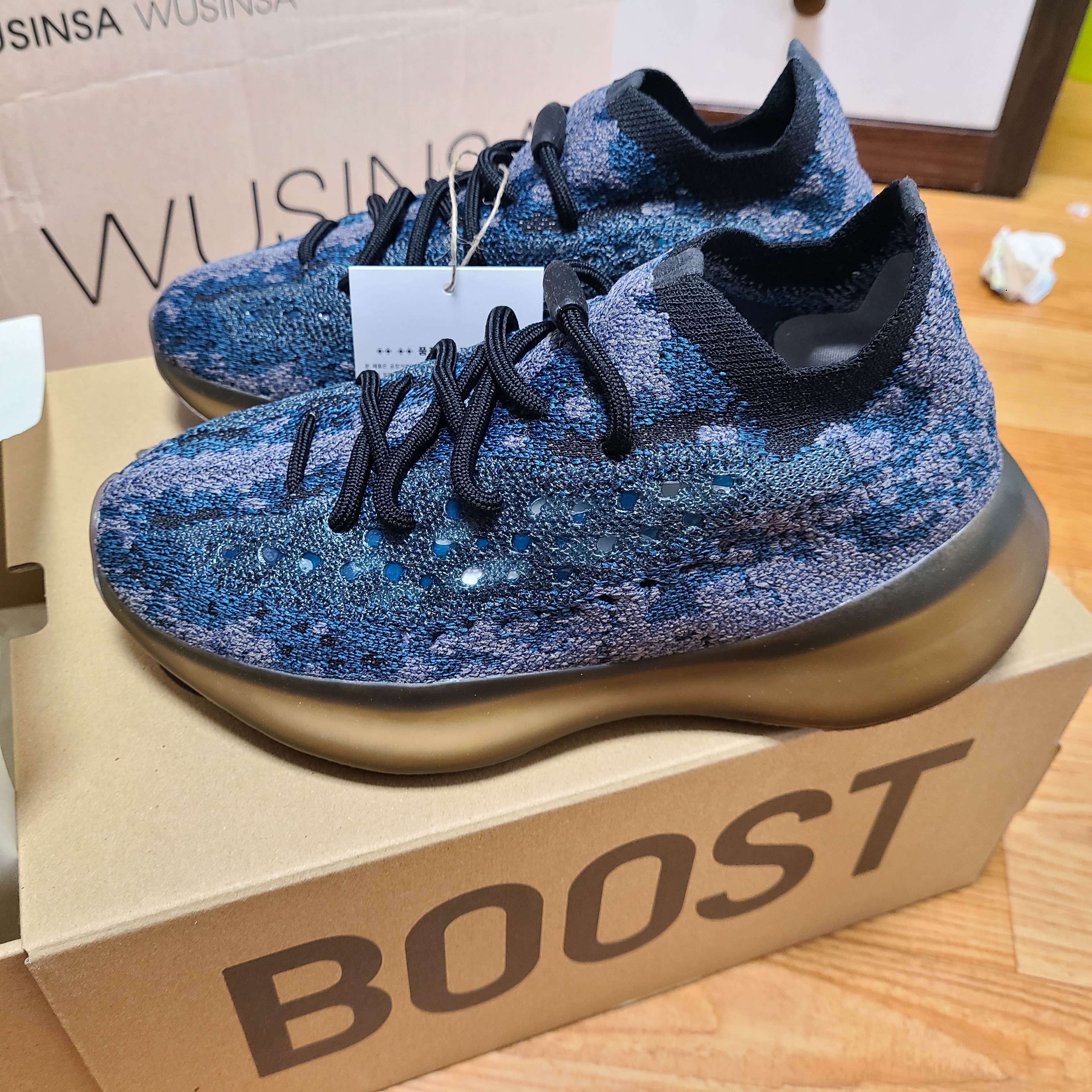 Adidas Yeezy Boost 380 Covellite 착용 스타일
