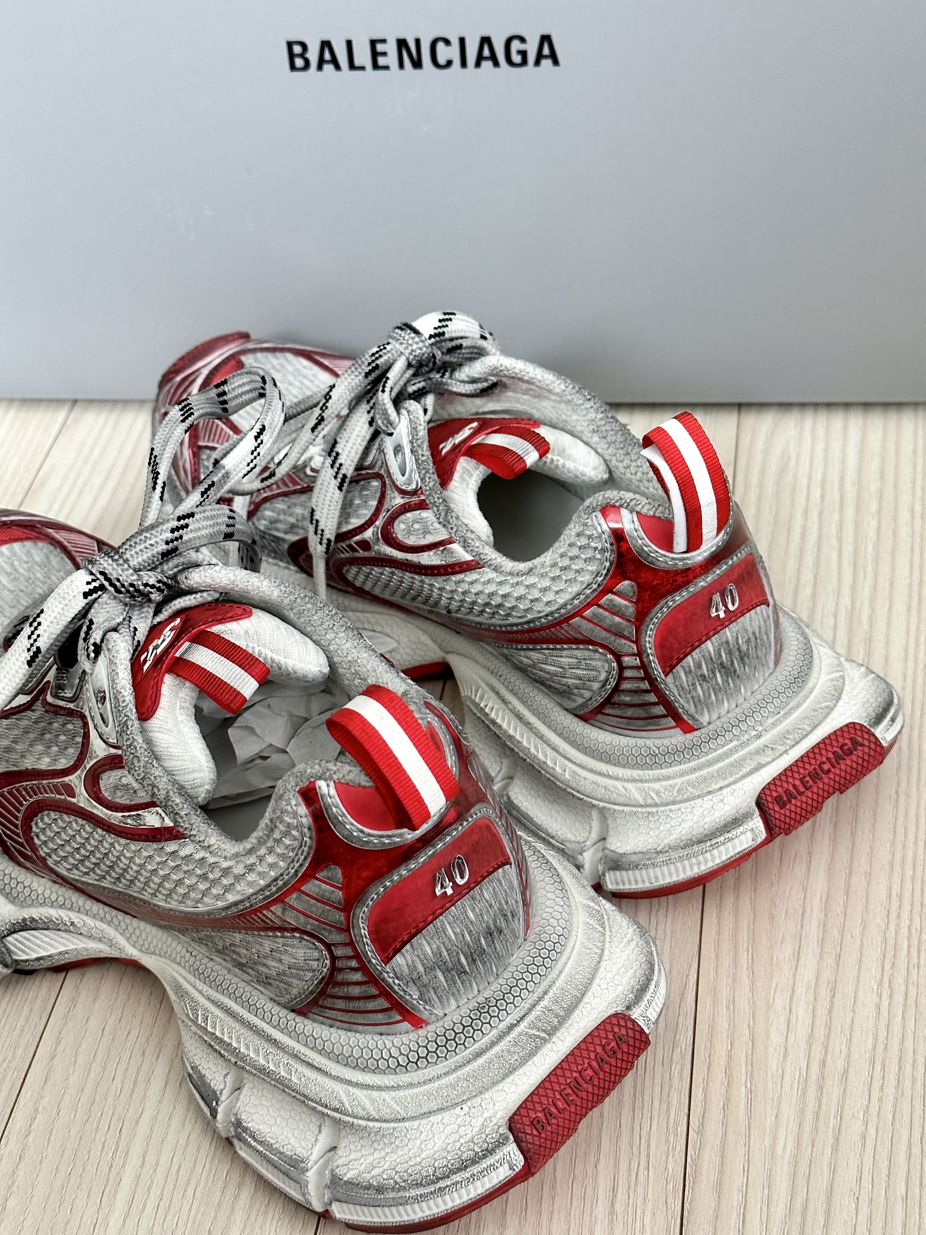 Balenciaga 3XL Sneakers White Red 착용 스타일 - 4