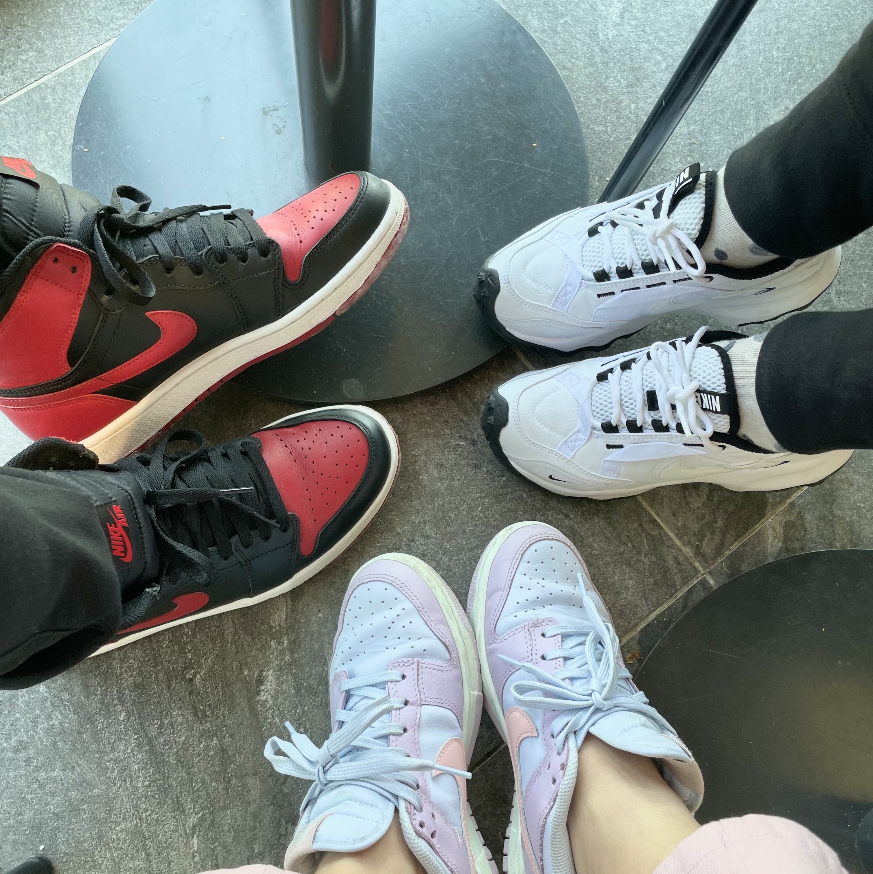 (W) Nike Dunk Low Atmosphere Pink, Jordan 1 Retro High OG Bred Banned 2016 착용 스타일