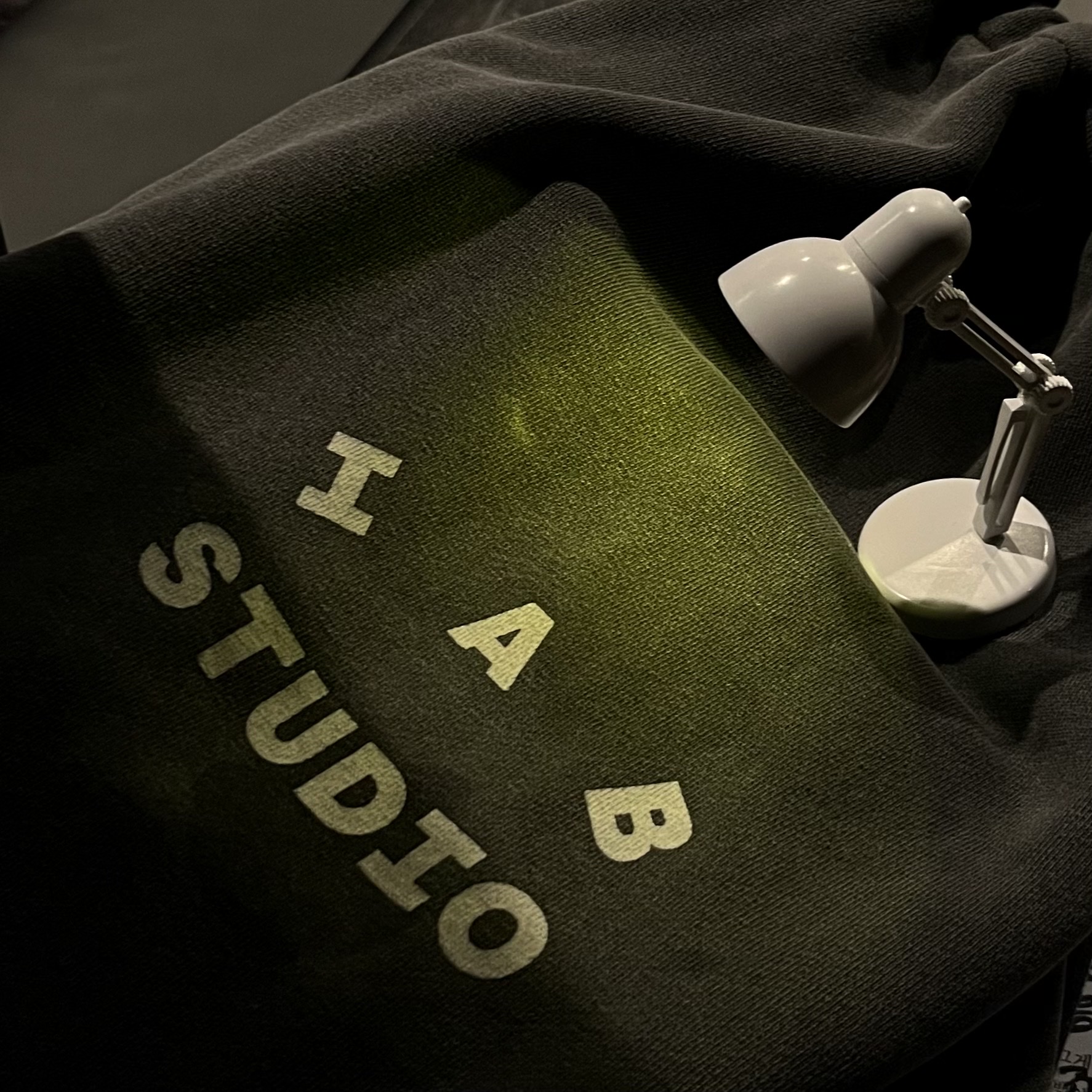 IAB Studio Pigment Sack Black 착용 스타일