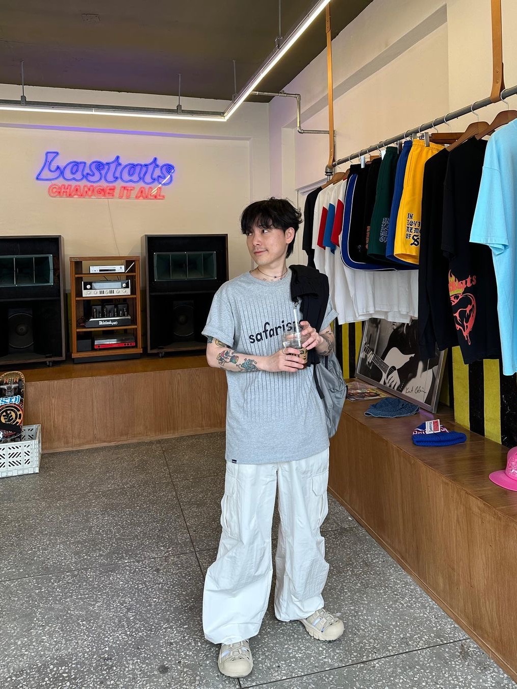 Safarispot Safarispots Magazine Tee Gray 착용 스타일 - 1